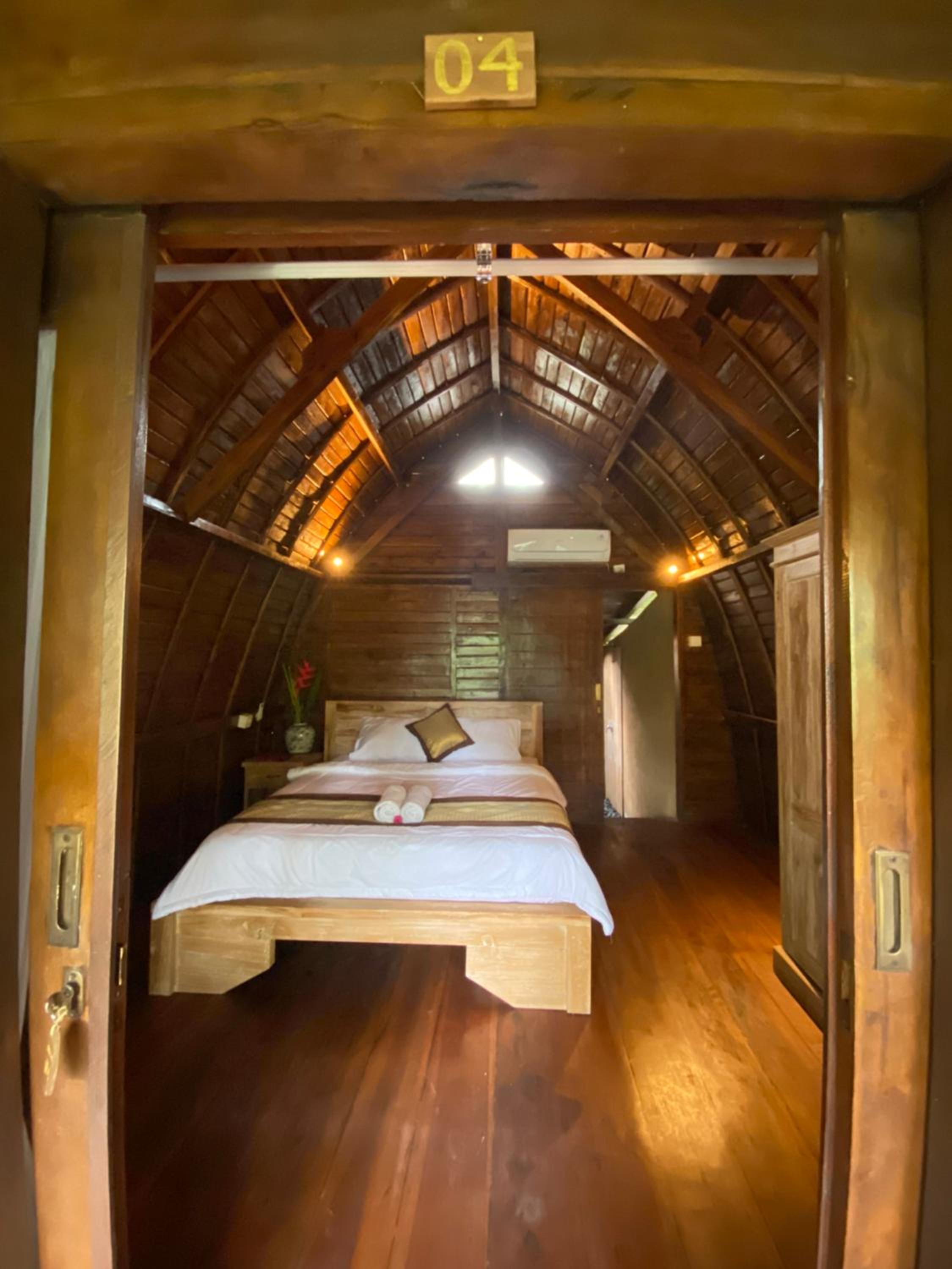 Double Room with Pool View - Photo 6