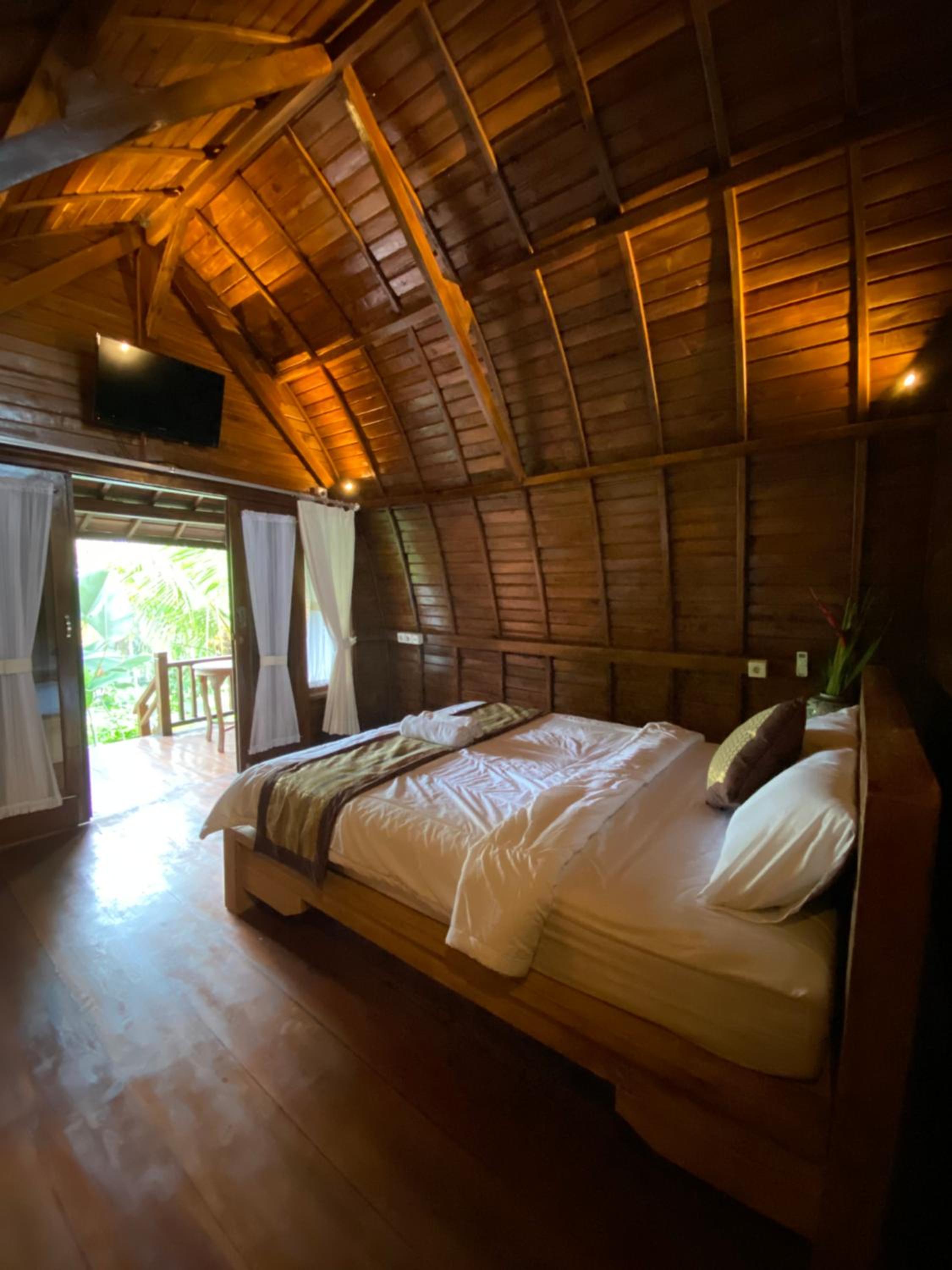 Double Room with Pool View - Photo 8