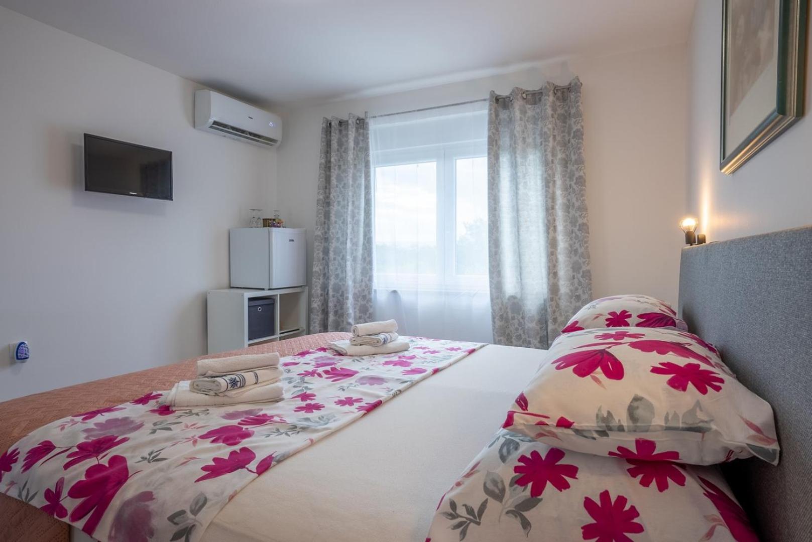 Double Room with Private Bathroom photo 2