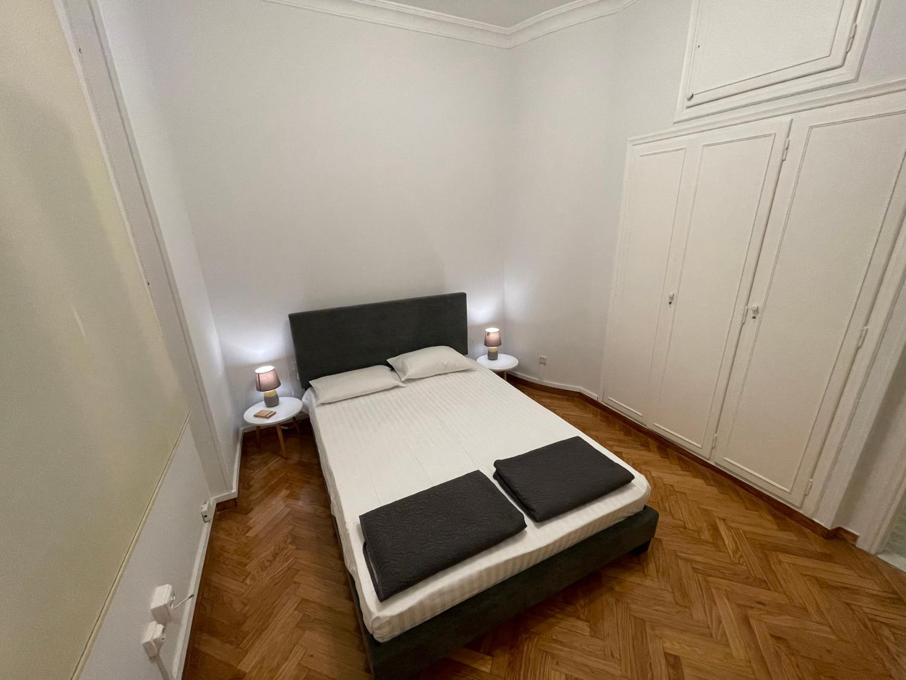 One-Bedroom Apartment - Courtyard View