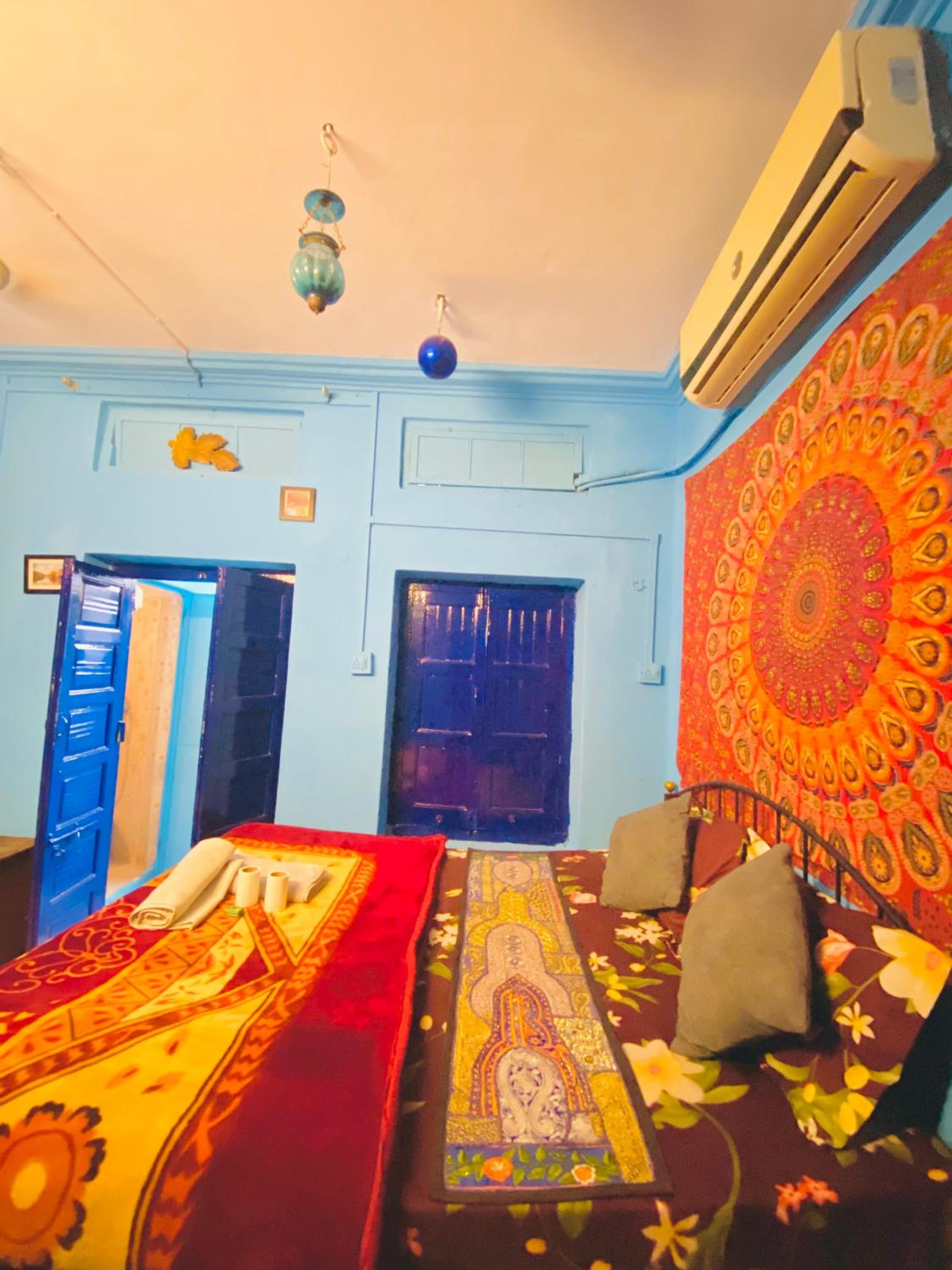 King Suite with Balcony - Photo 6
