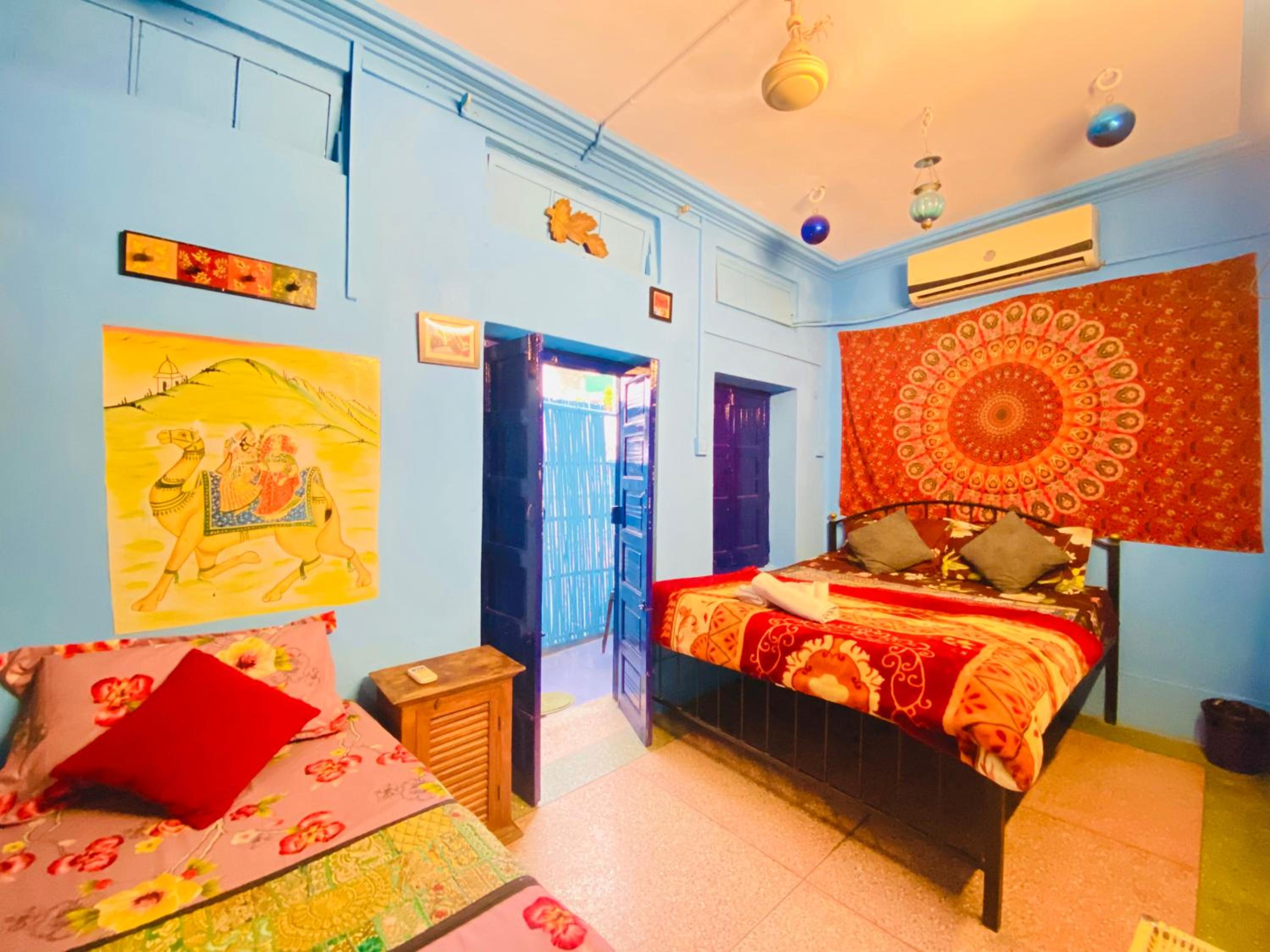 King Suite with Balcony - Photo 5