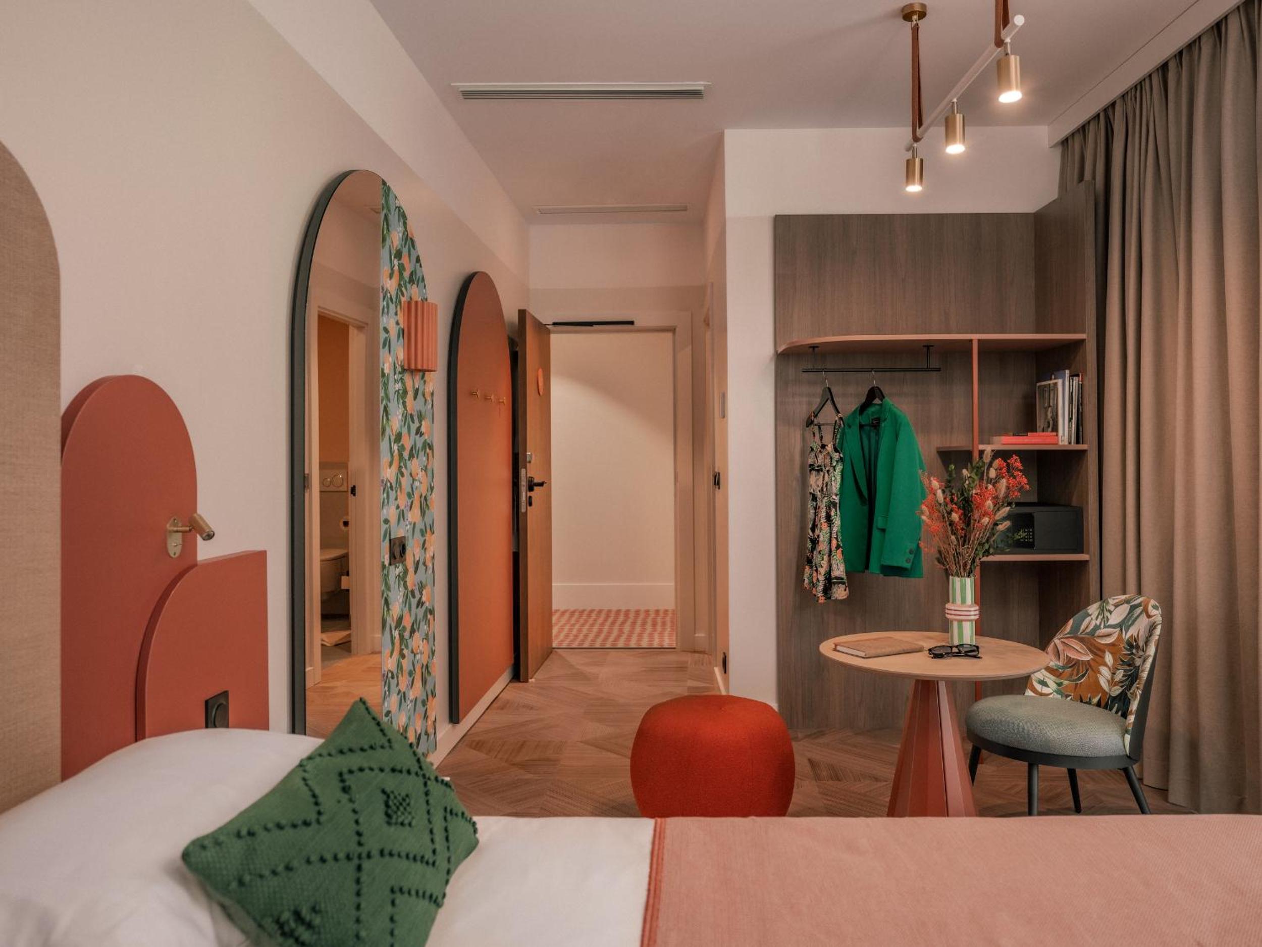 Double Room thumbnail 5