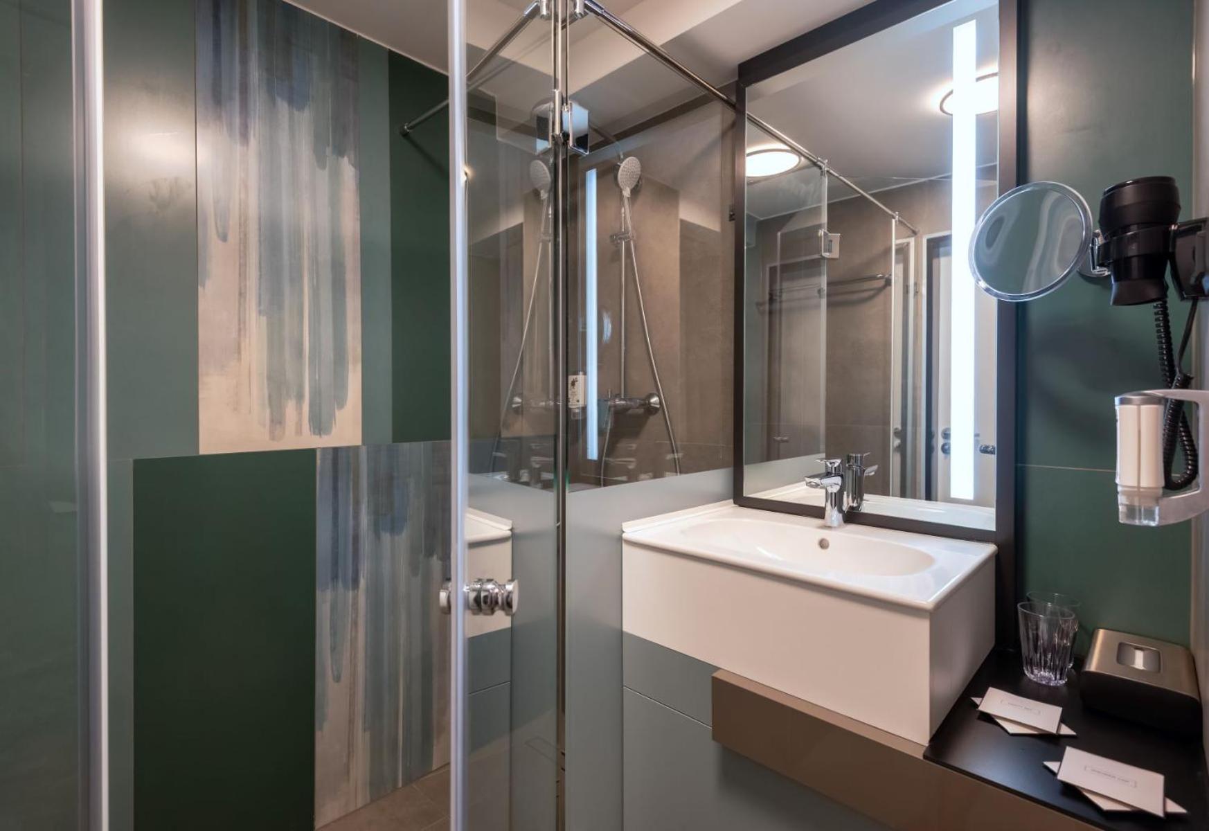 Standard Twin Room - Photo 4
