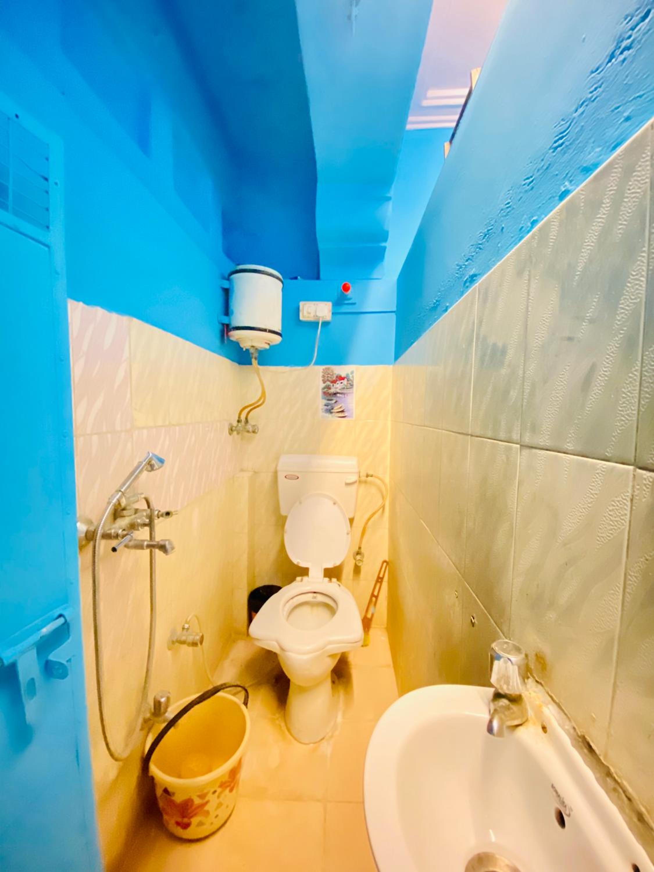 Deluxe Double Room with Shower - Photo 6