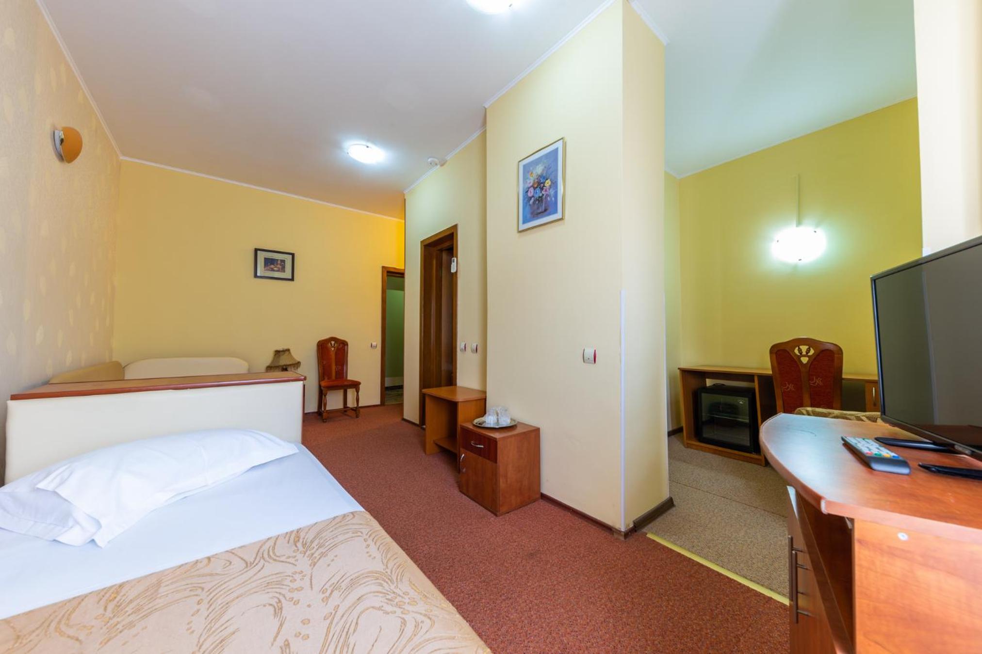 Twin Room - Photo 8