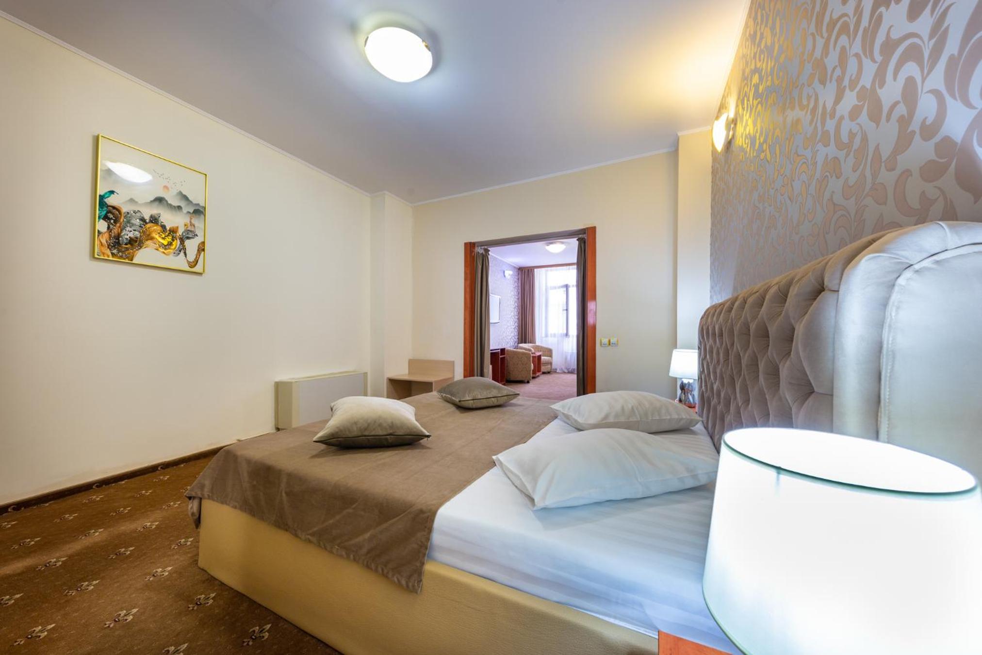 One-Bedroom Suite - Photo 2
