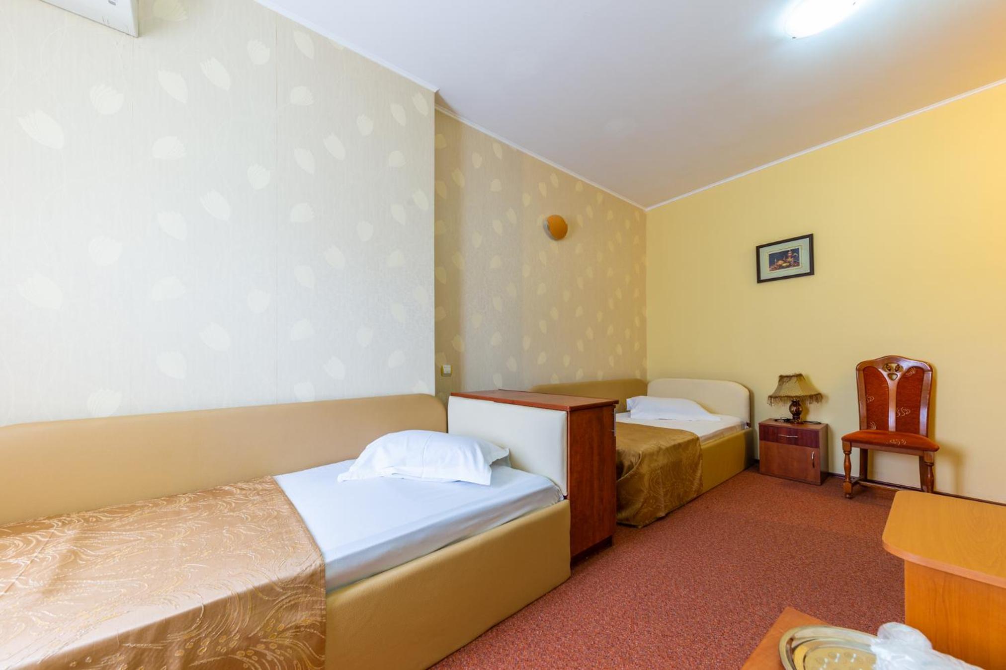 Twin Room - Photo 9