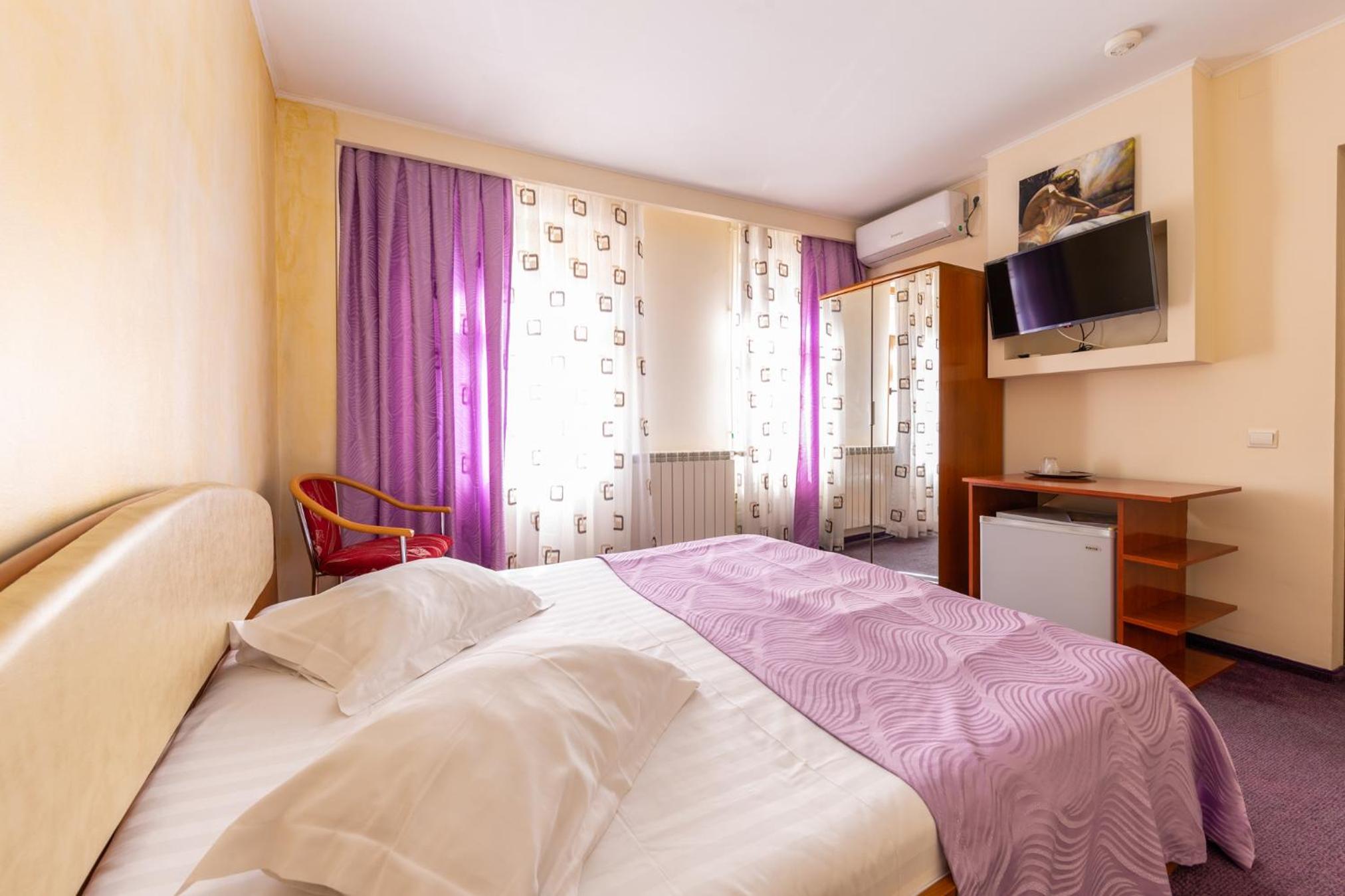 Double Room - Photo 4