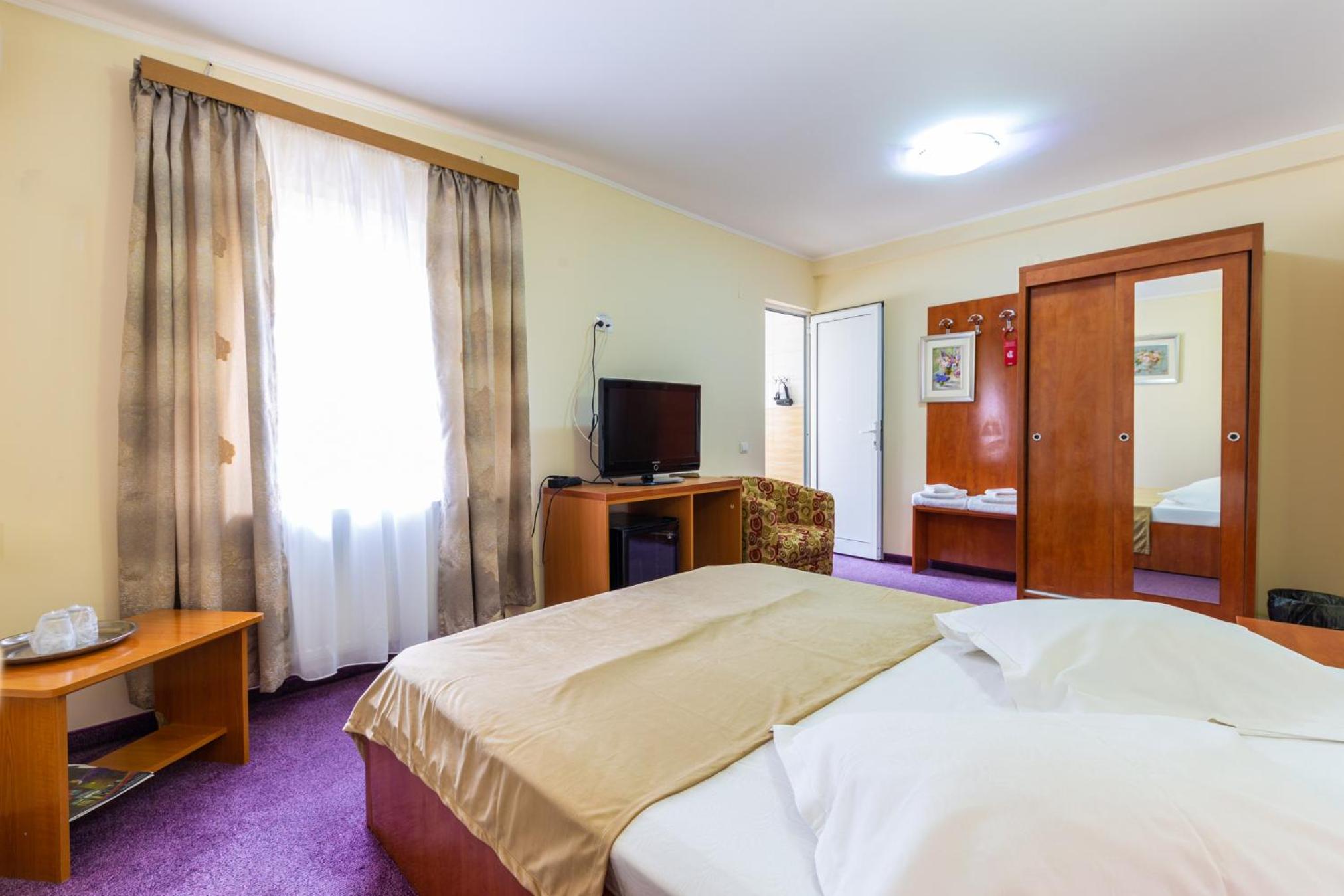 Double Room - Photo 5
