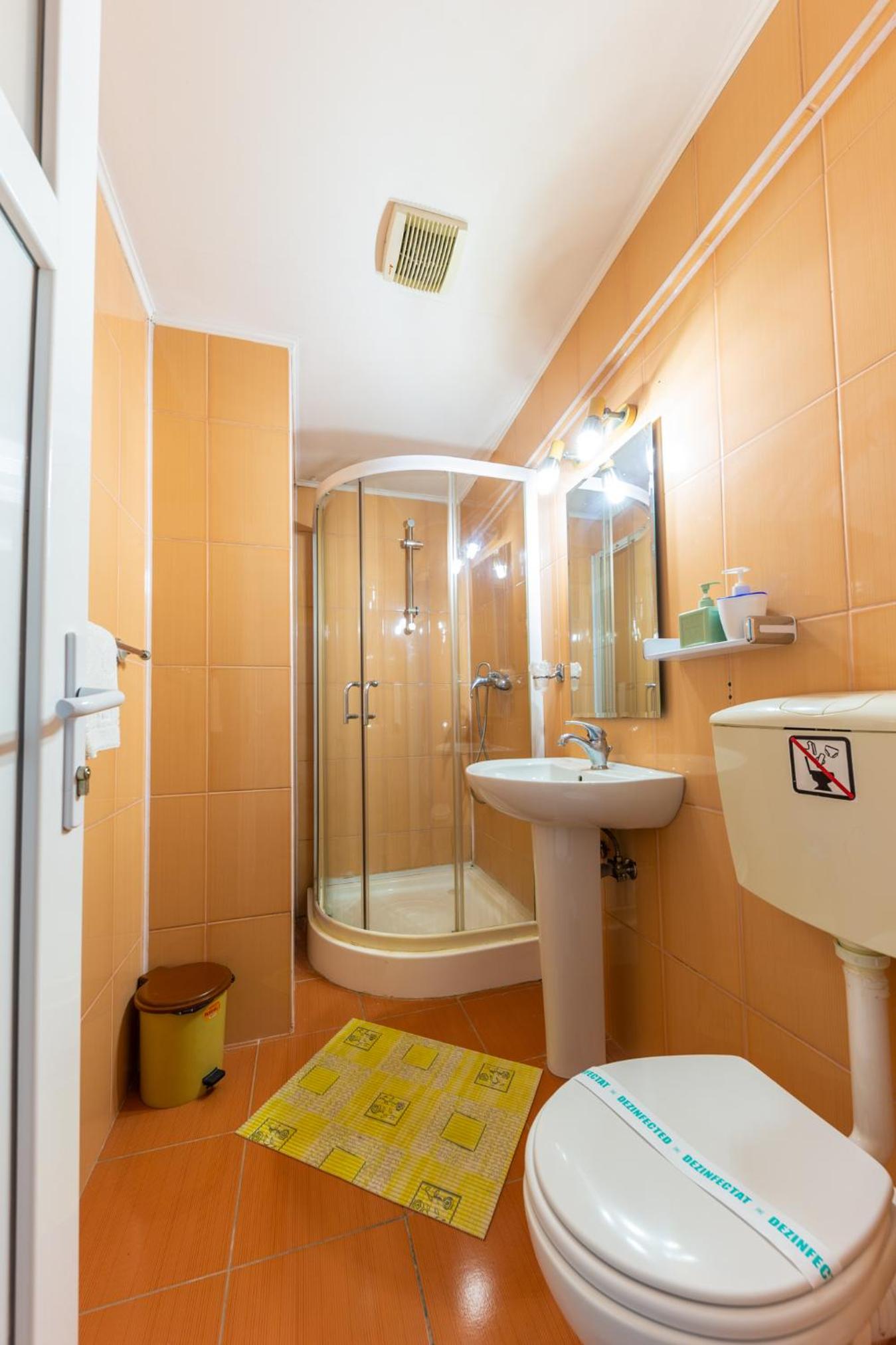 Double Room - Photo 6