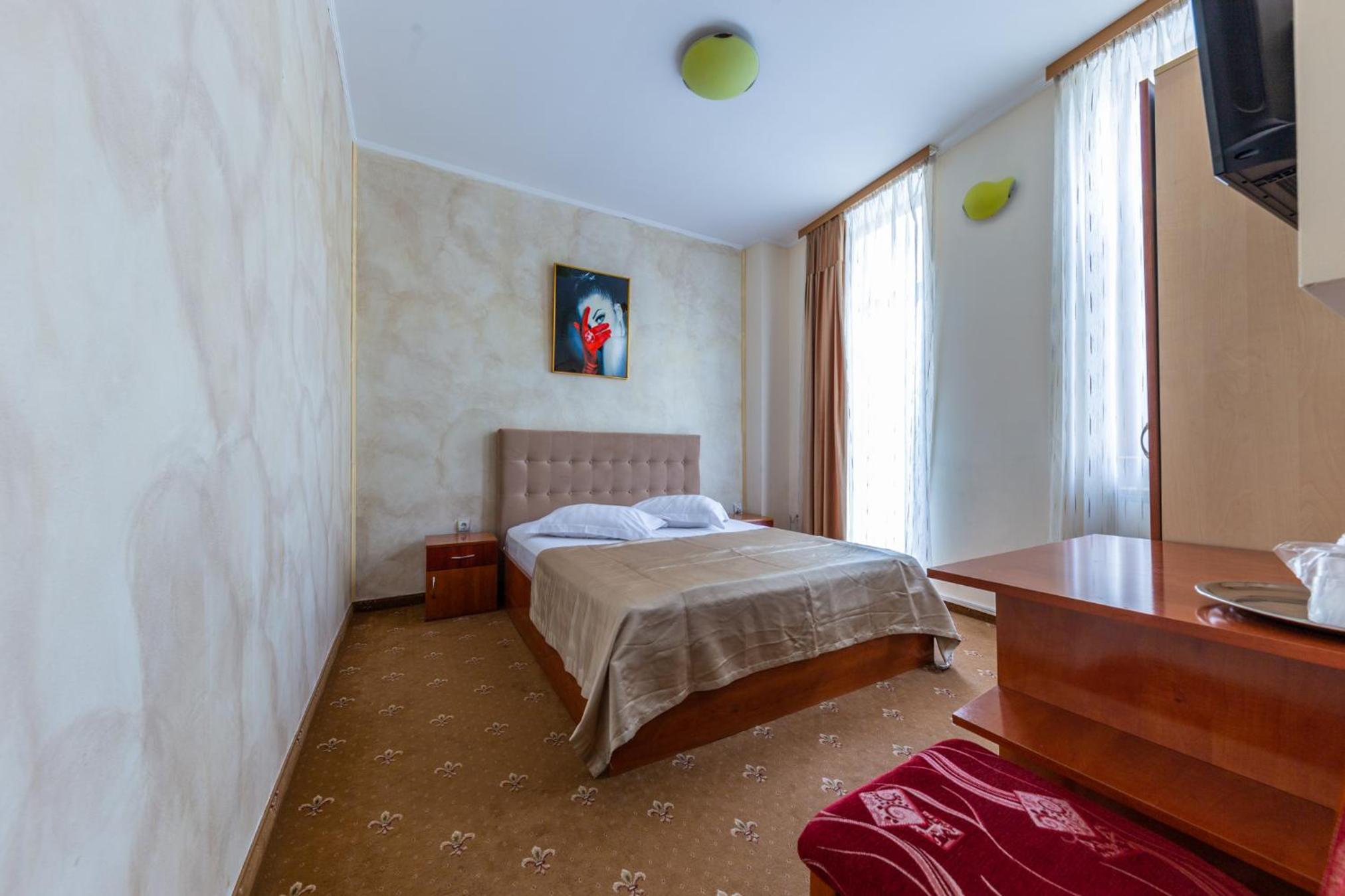 Double Room - Photo 7