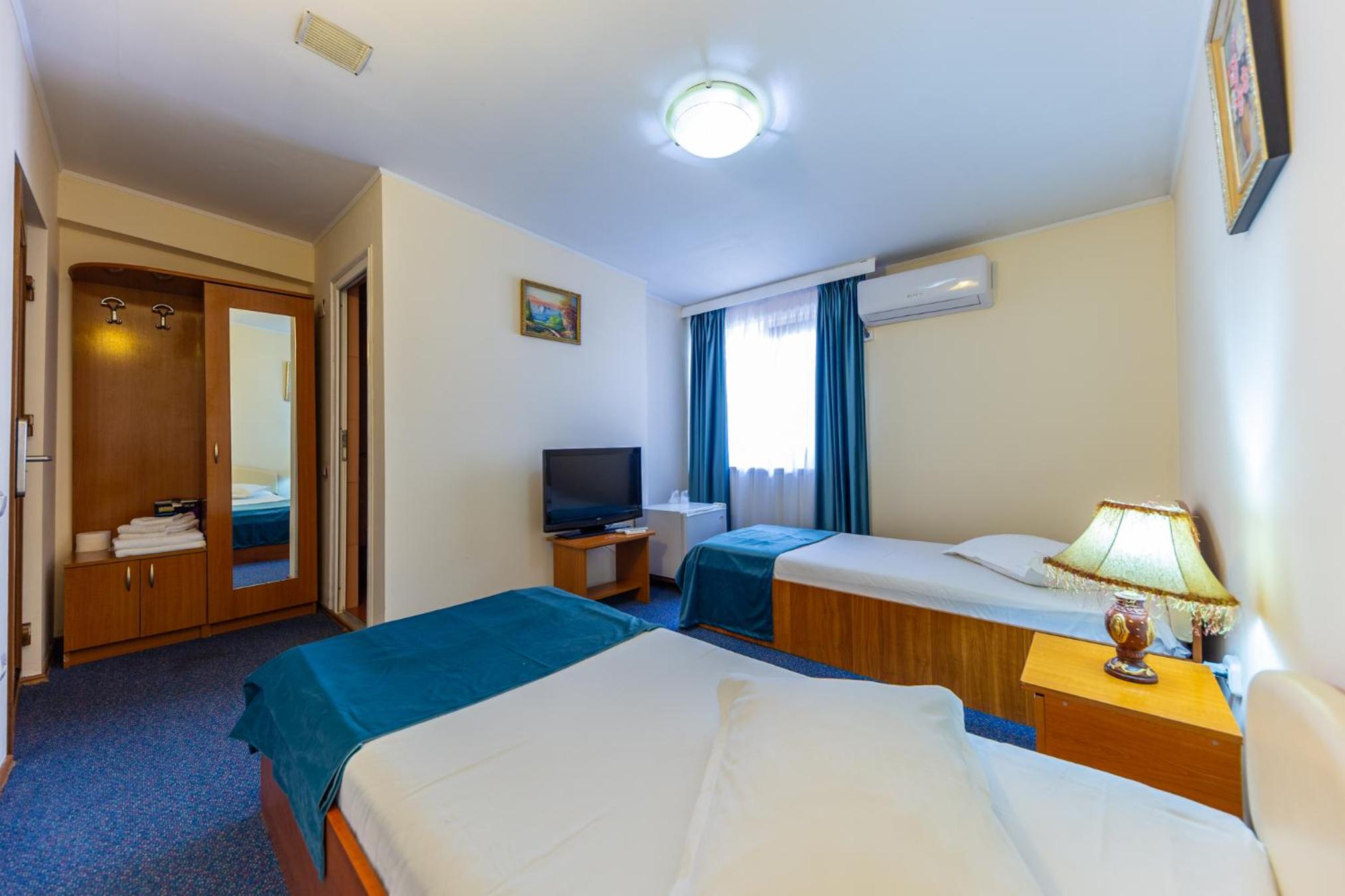 Twin Room - Photo 2