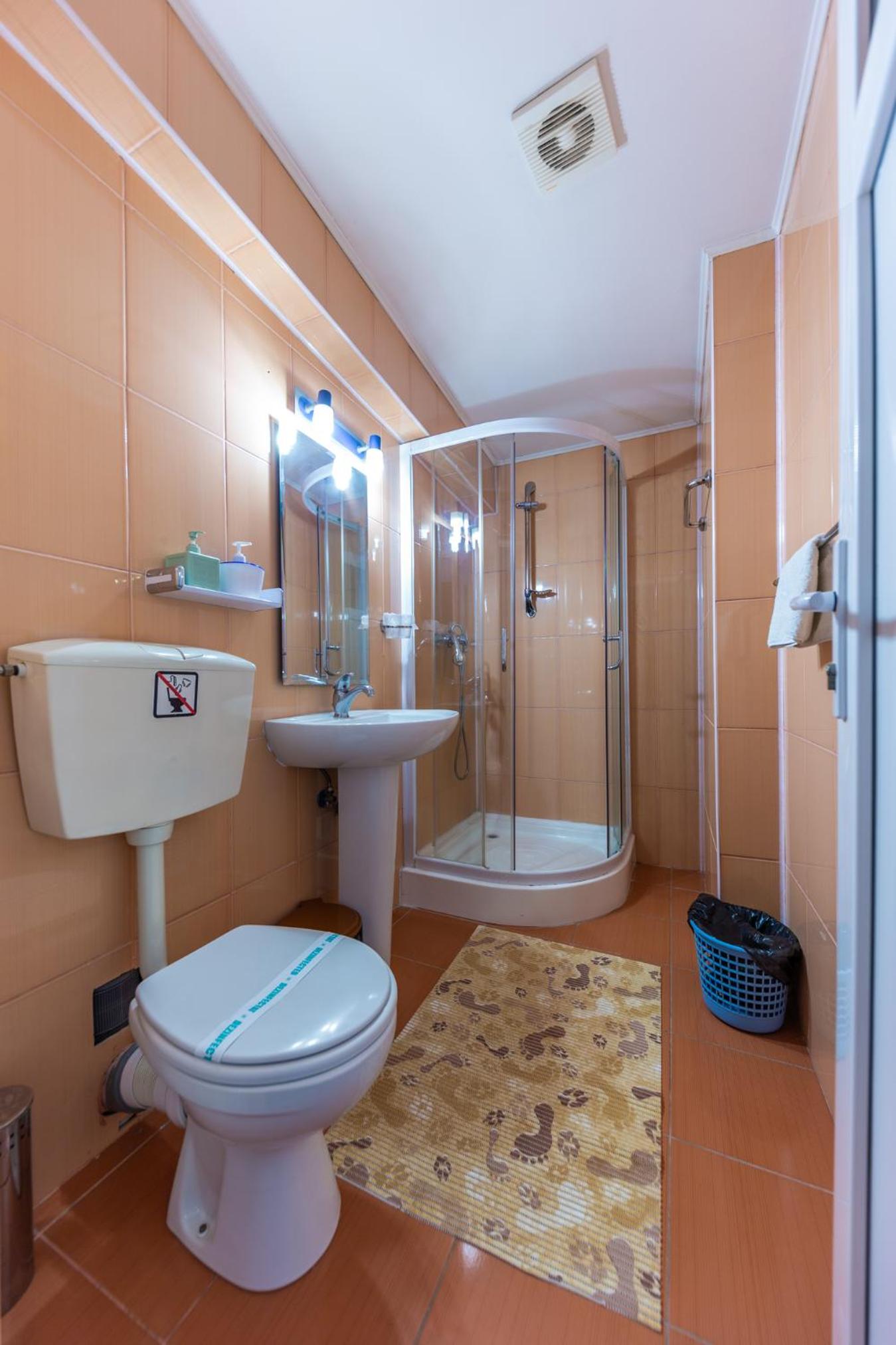 Twin Room - Photo 3