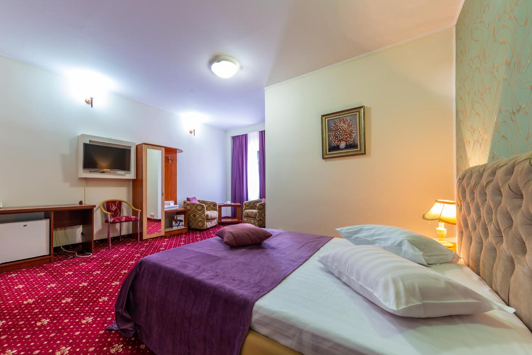 Double Room - Photo 8