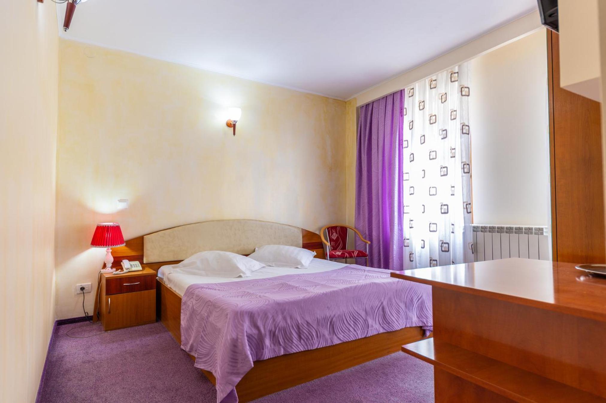 Double Room - Photo 9