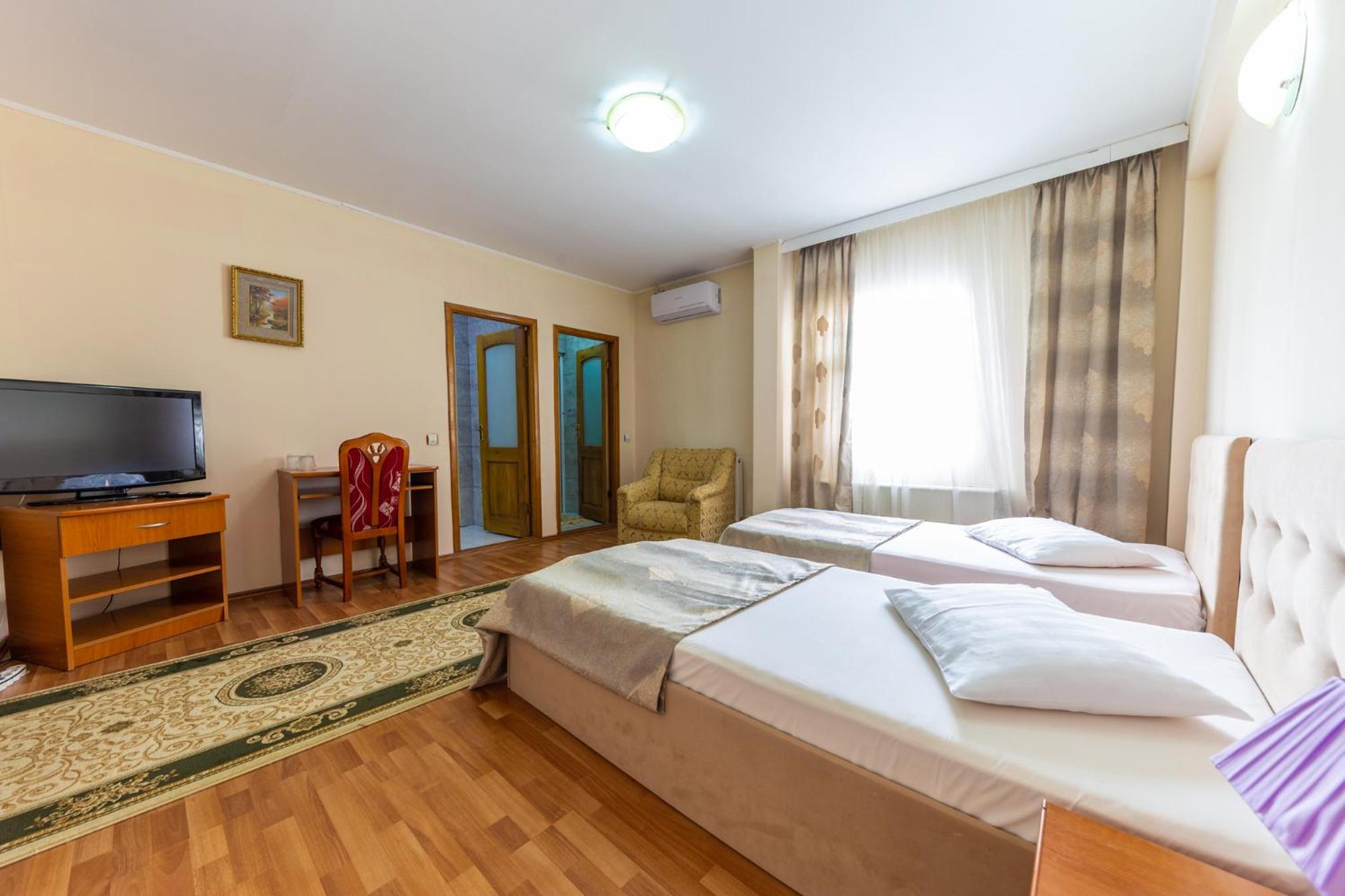One-Bedroom Suite - Photo 3