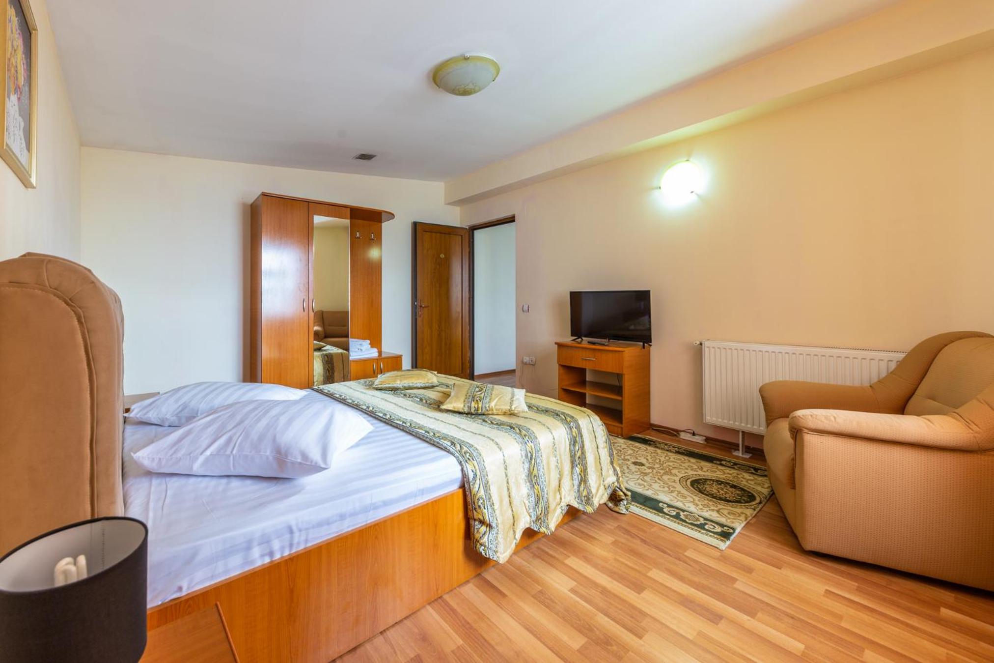 Double Room - Photo 10