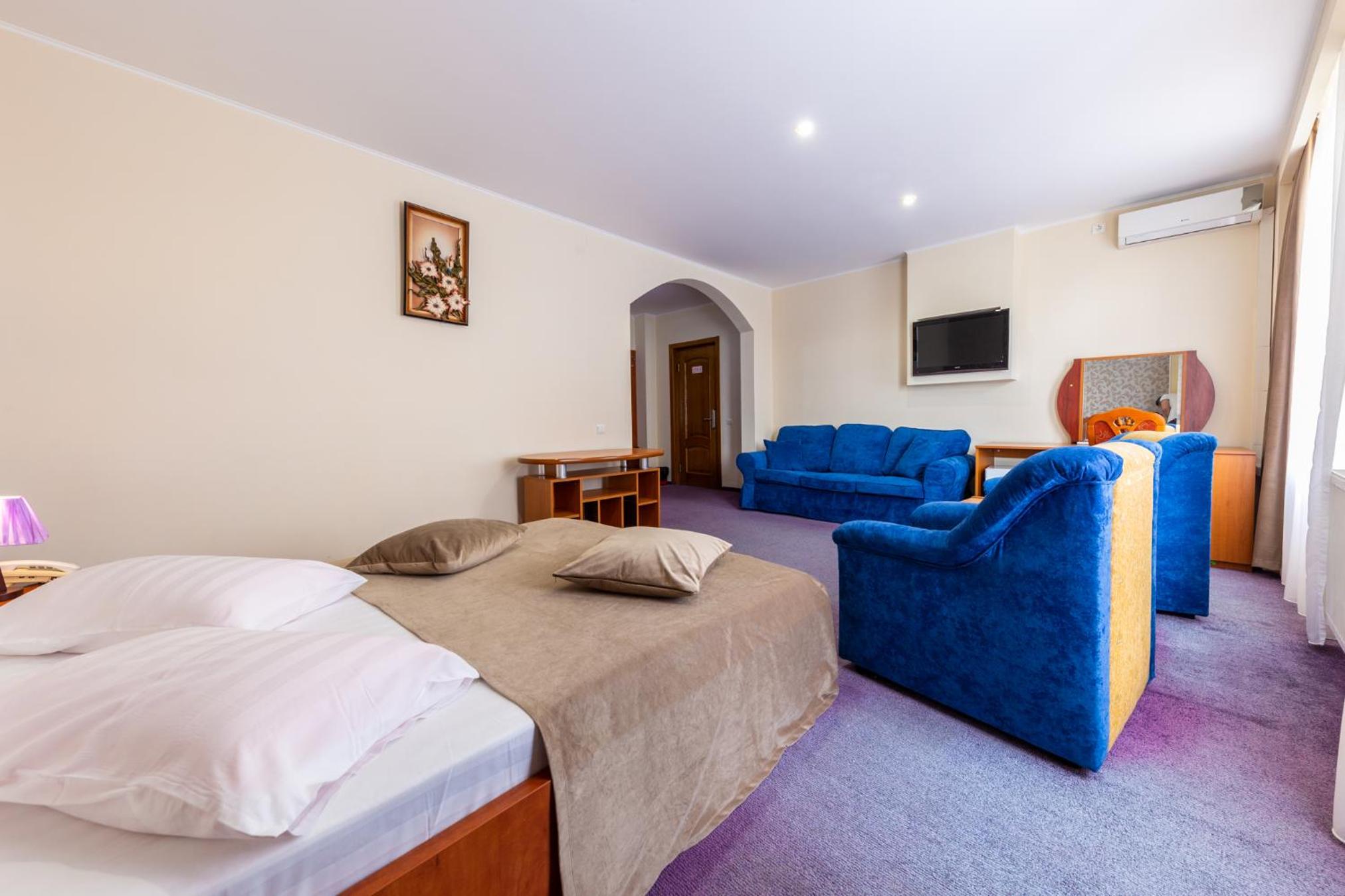 Triple Room - Photo 11