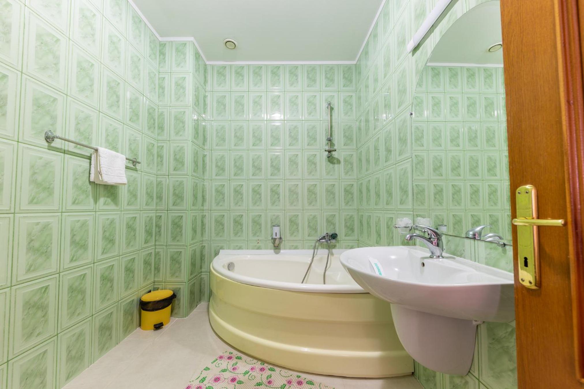 Double Room - Photo 12
