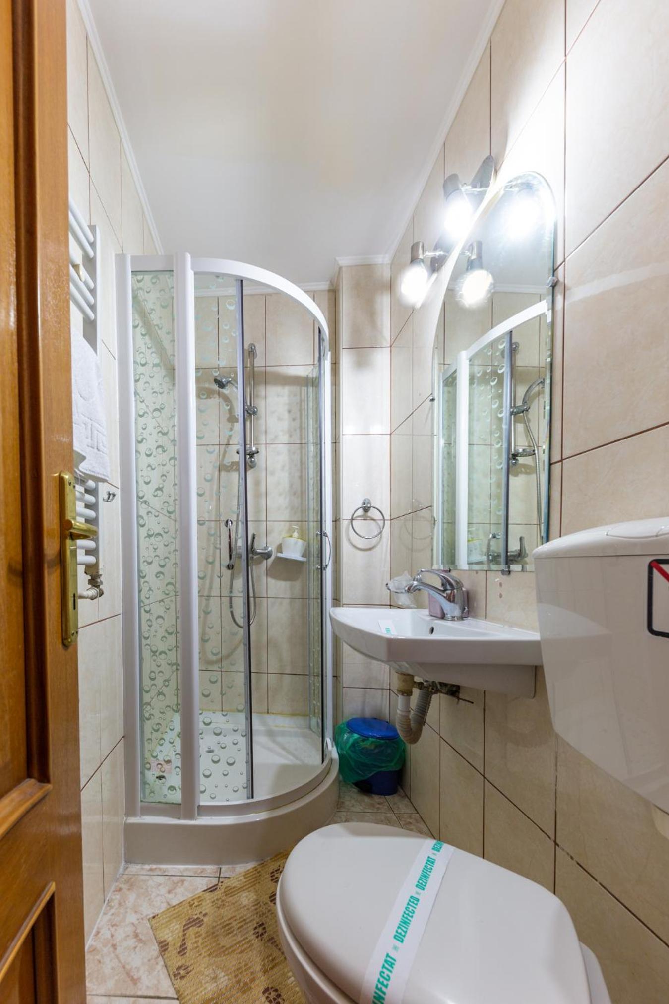 Double Room - Photo 13