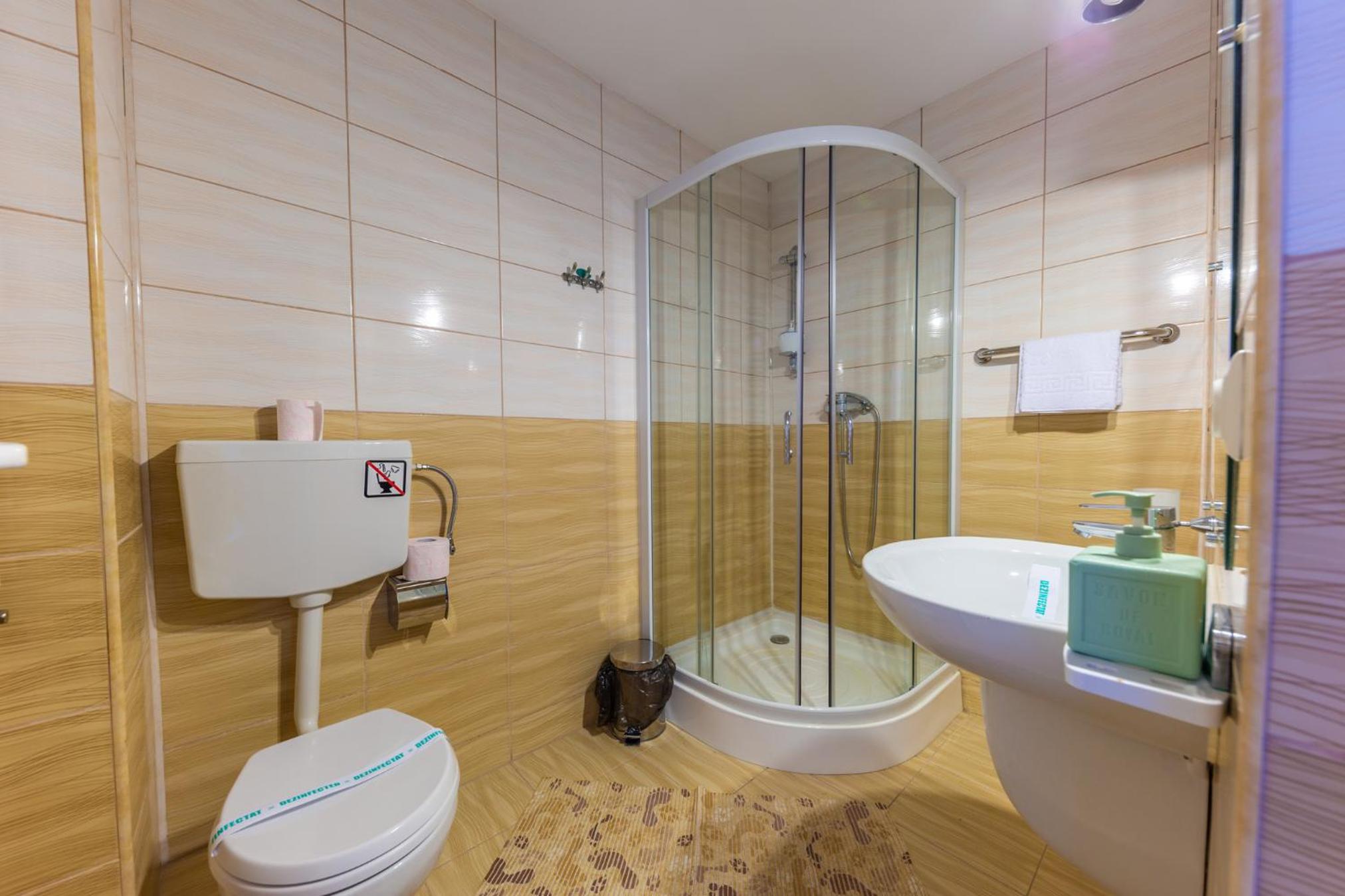 Double Room - Photo 15