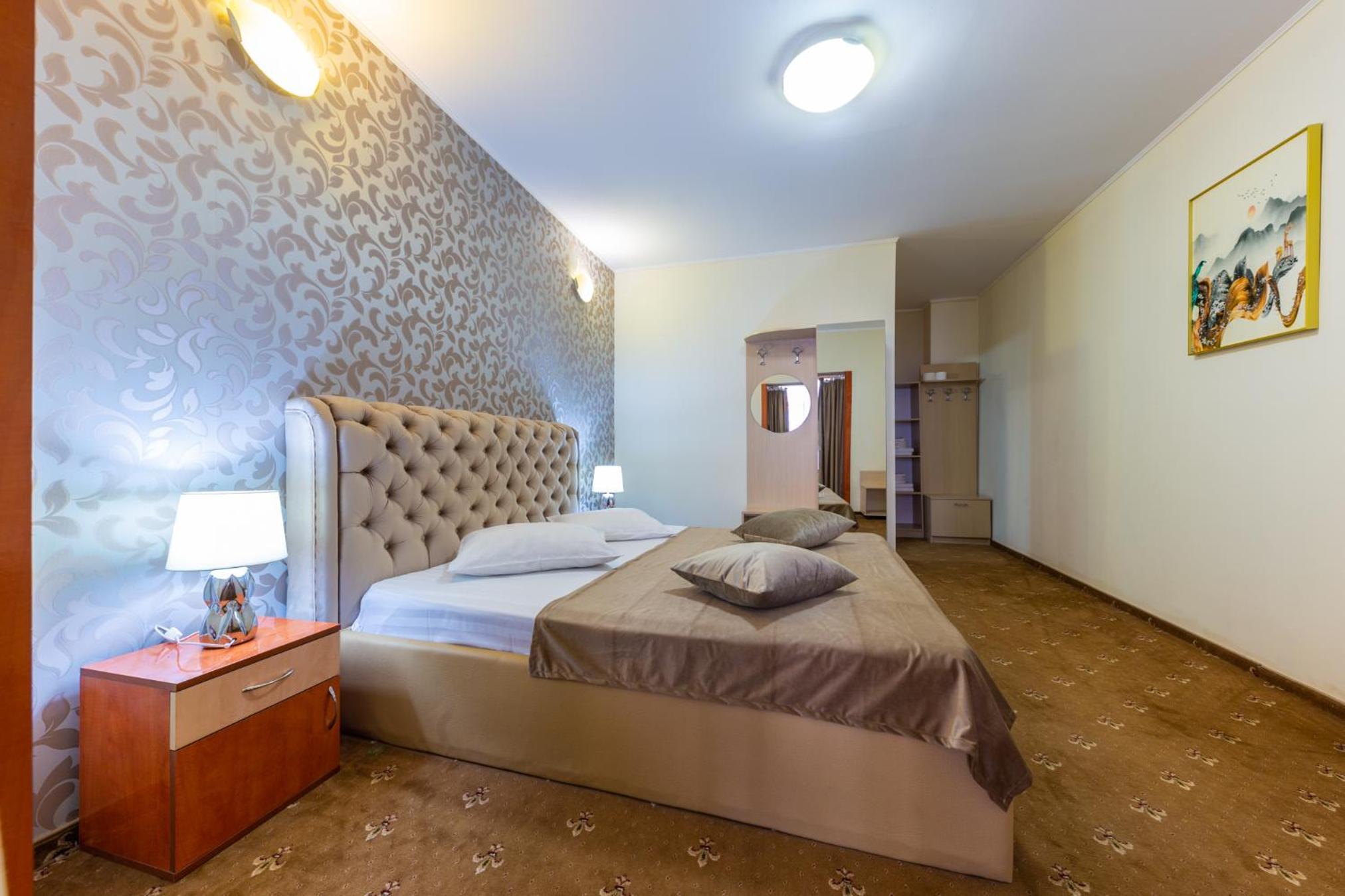One-Bedroom Suite - Photo 8