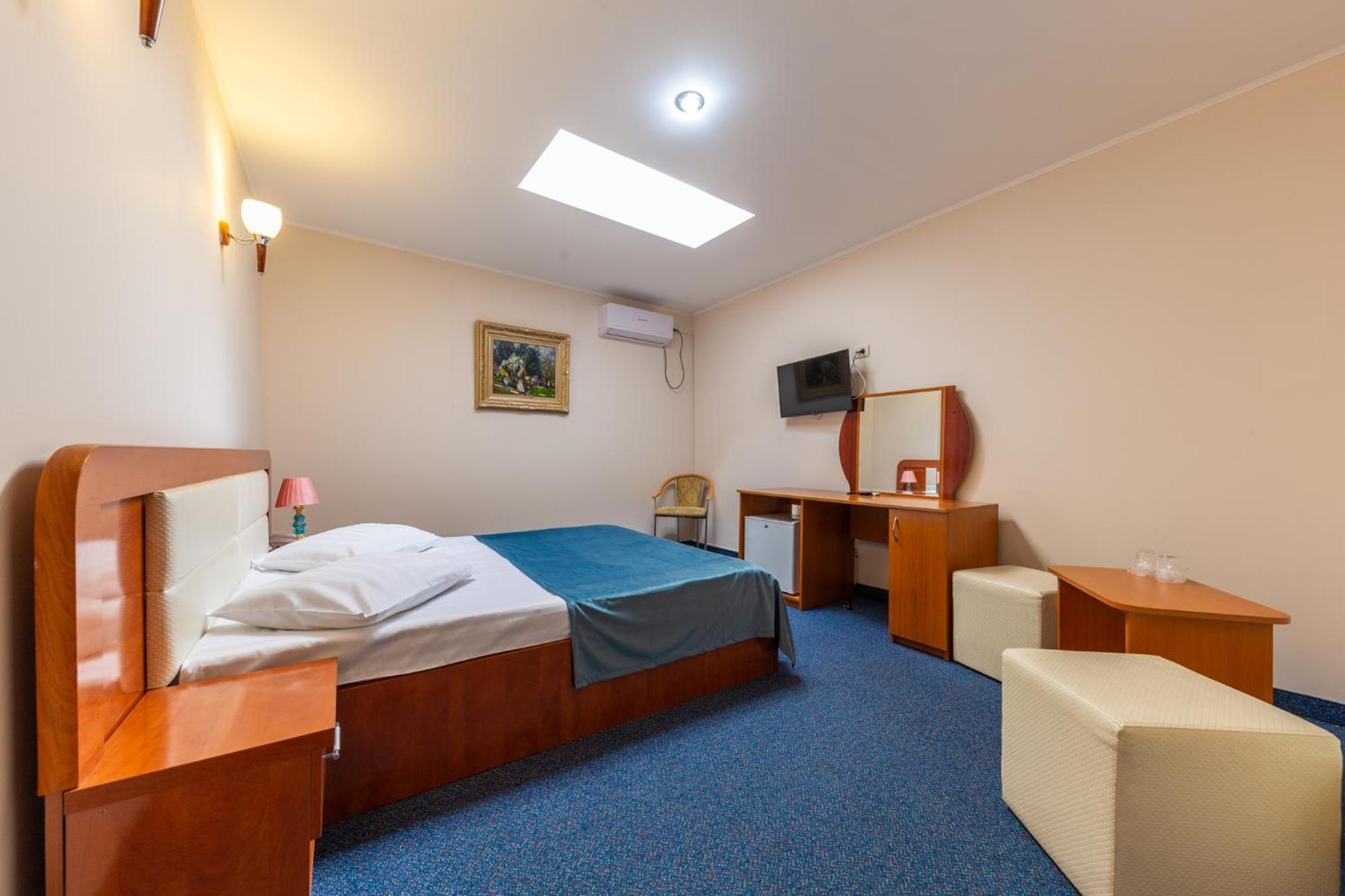 Double Room - Photo 16
