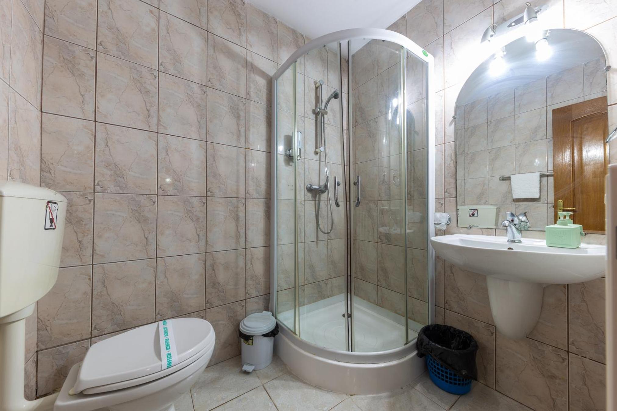 Double Room - Photo 17