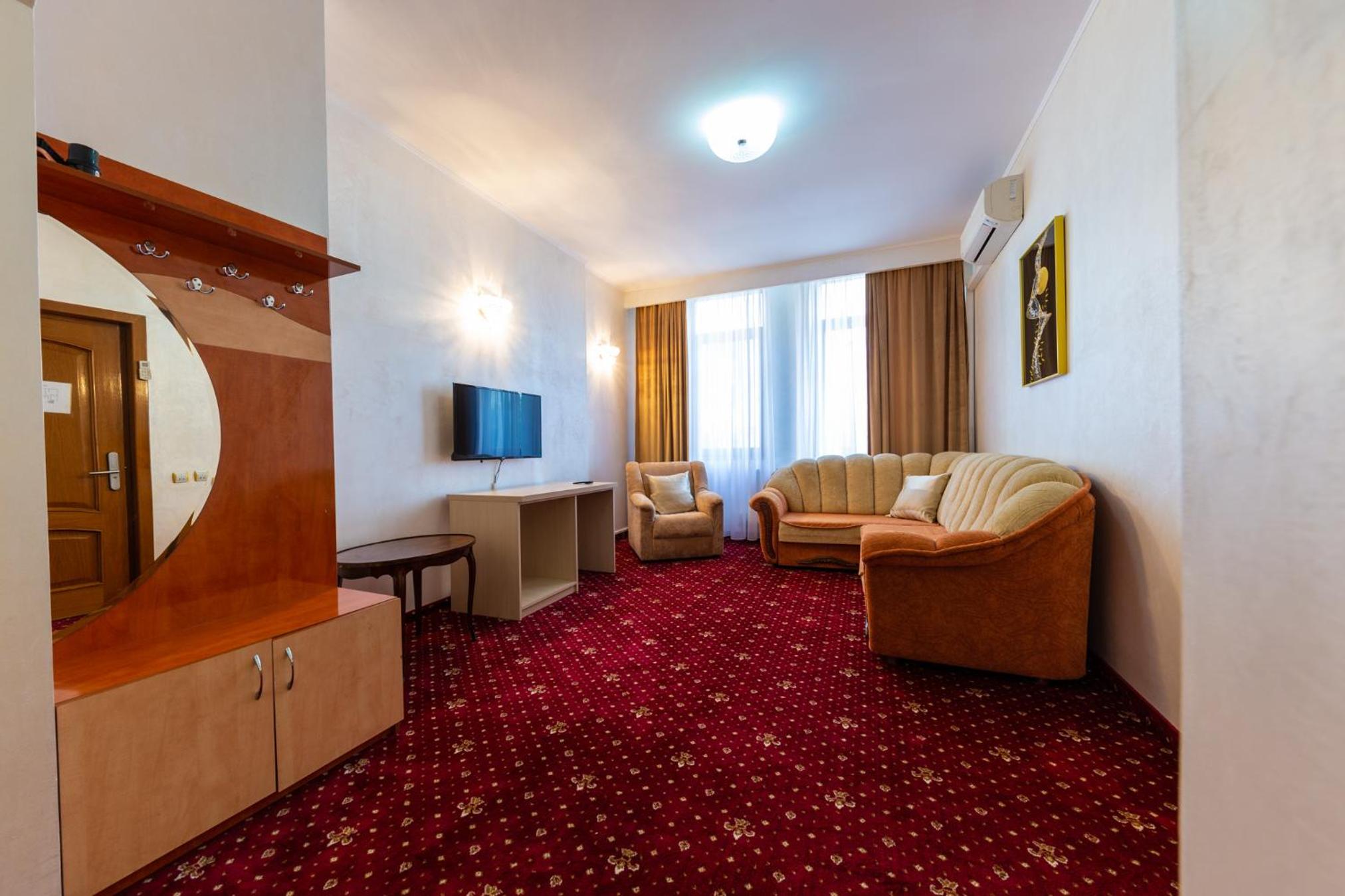 One-Bedroom Suite - Photo 11