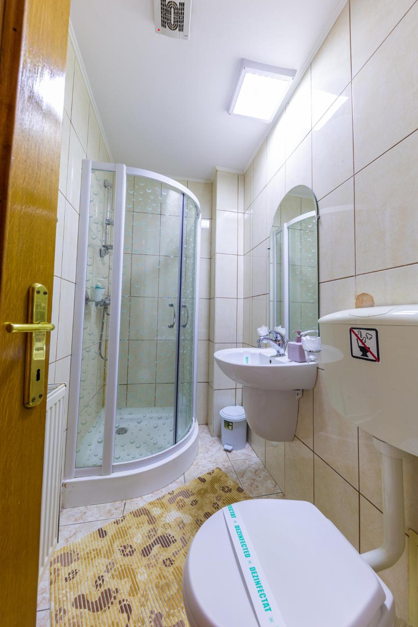 Double Room - Photo 18
