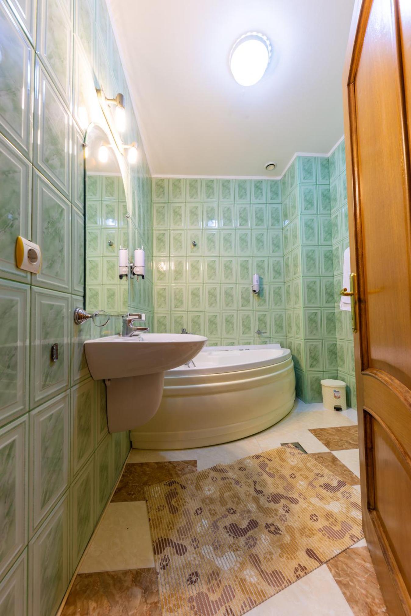 One-Bedroom Suite - Photo 12