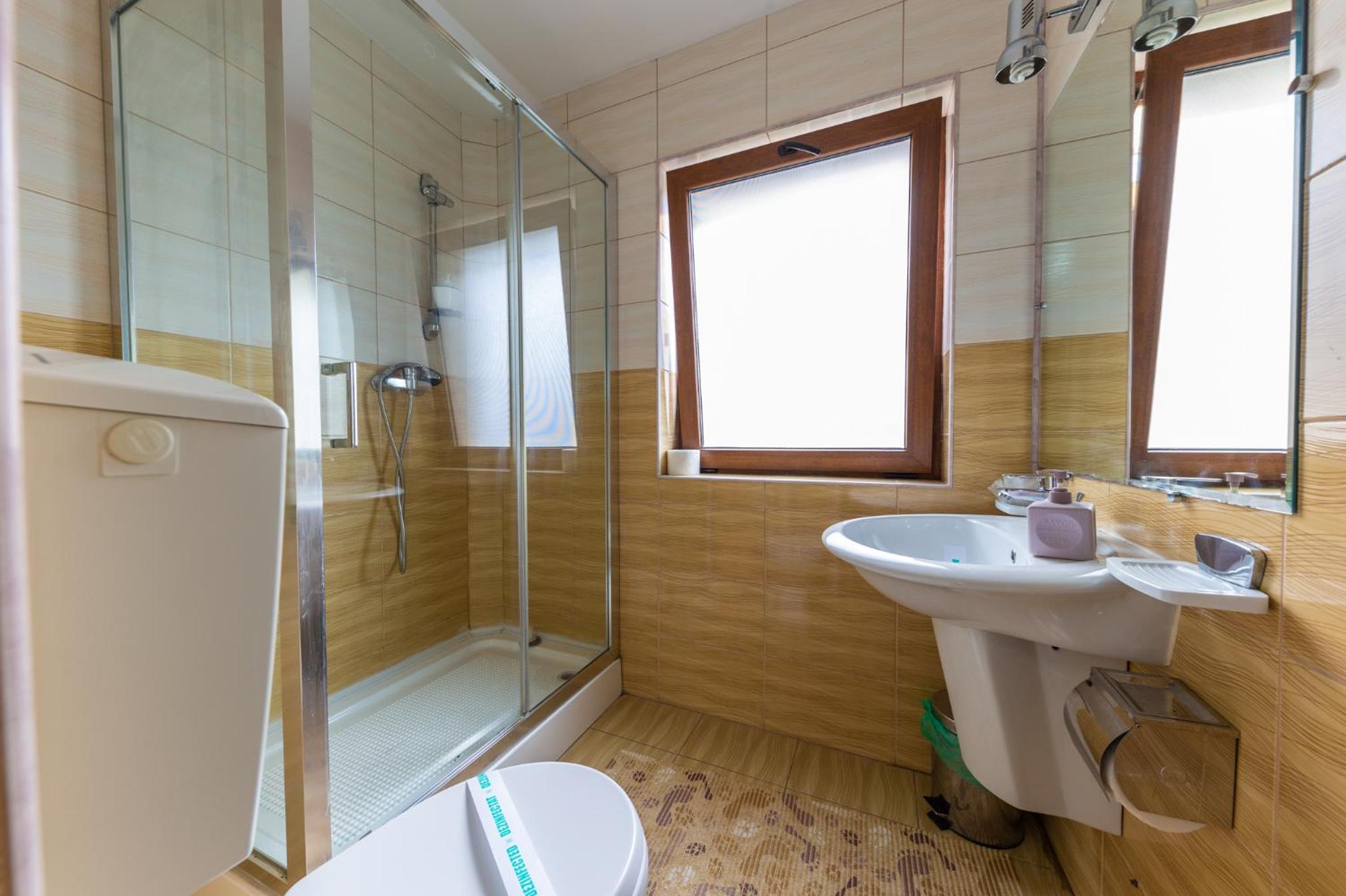 Double Room - Photo 23