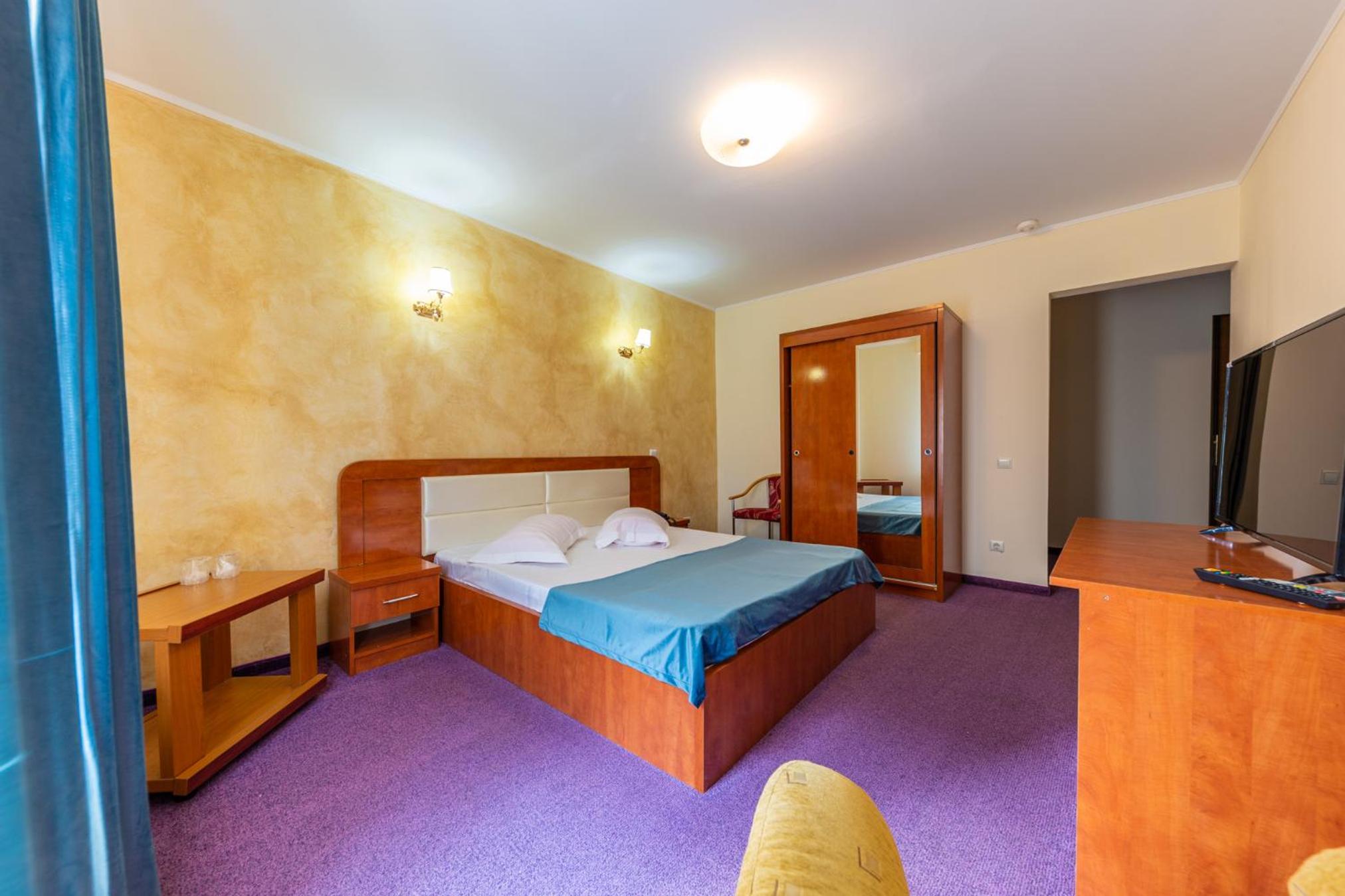 Double Room - Photo 24