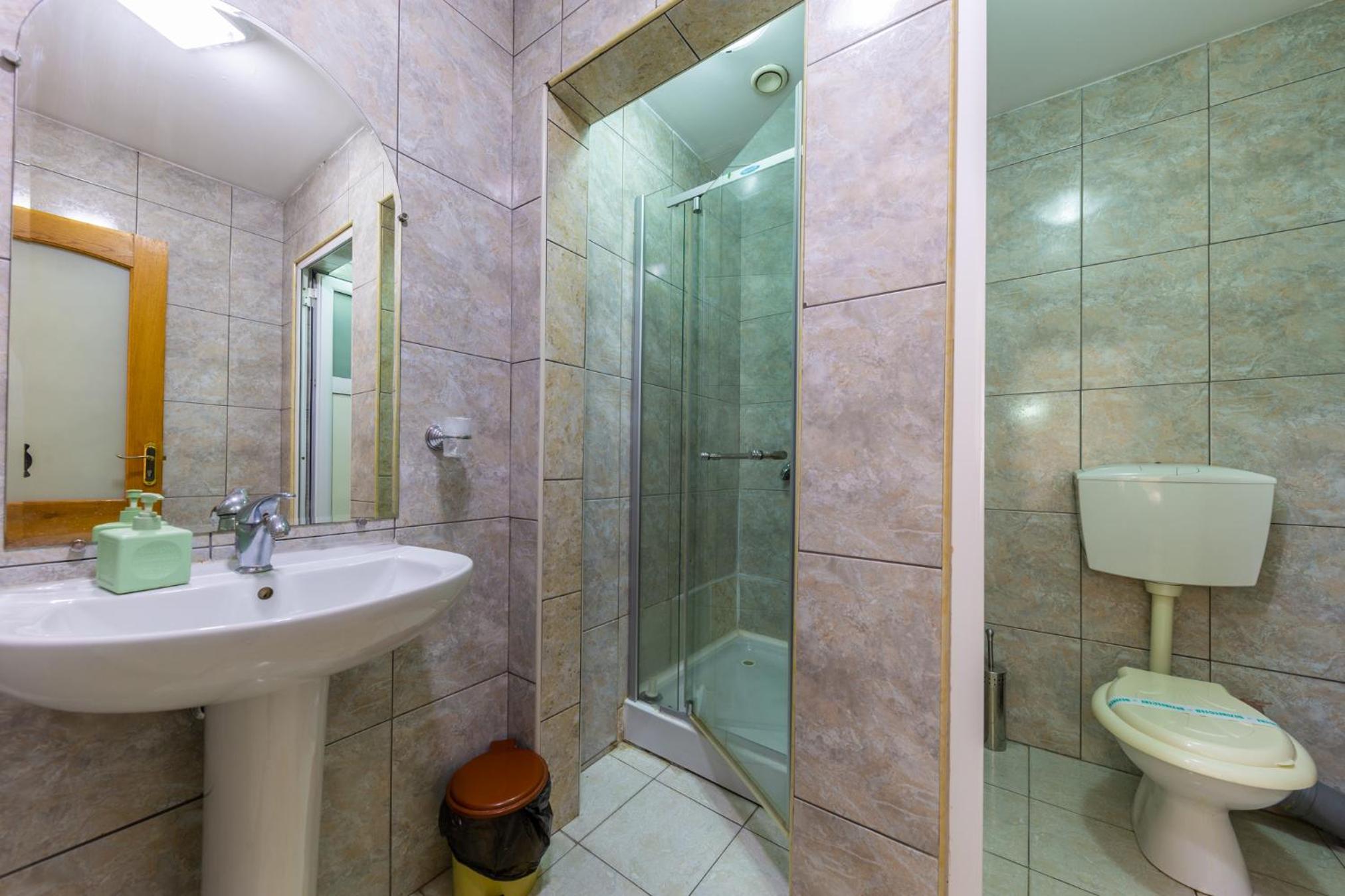 One-Bedroom Suite - Photo 19