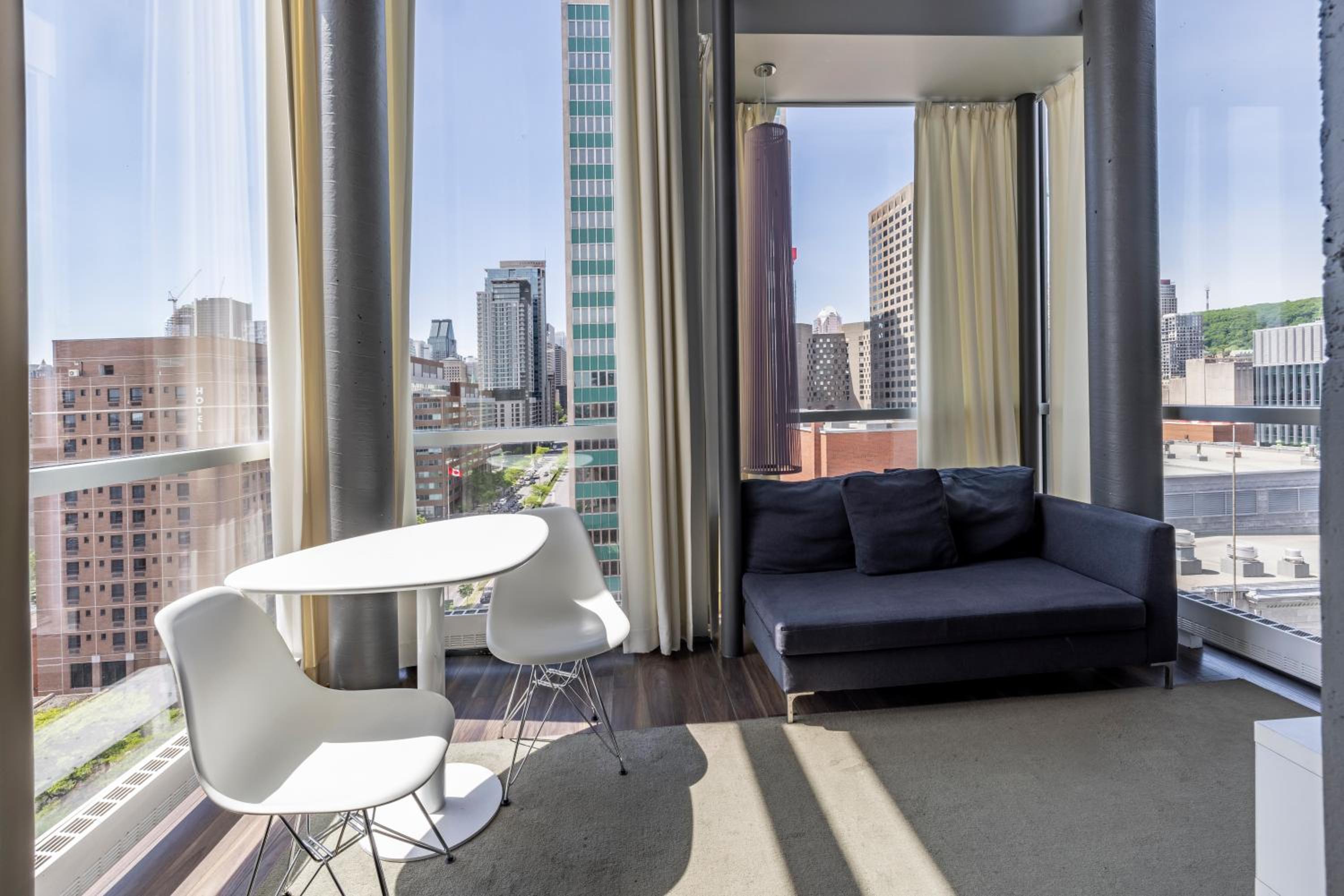 One-Bedroom panoramic Suite thumbnail 6
