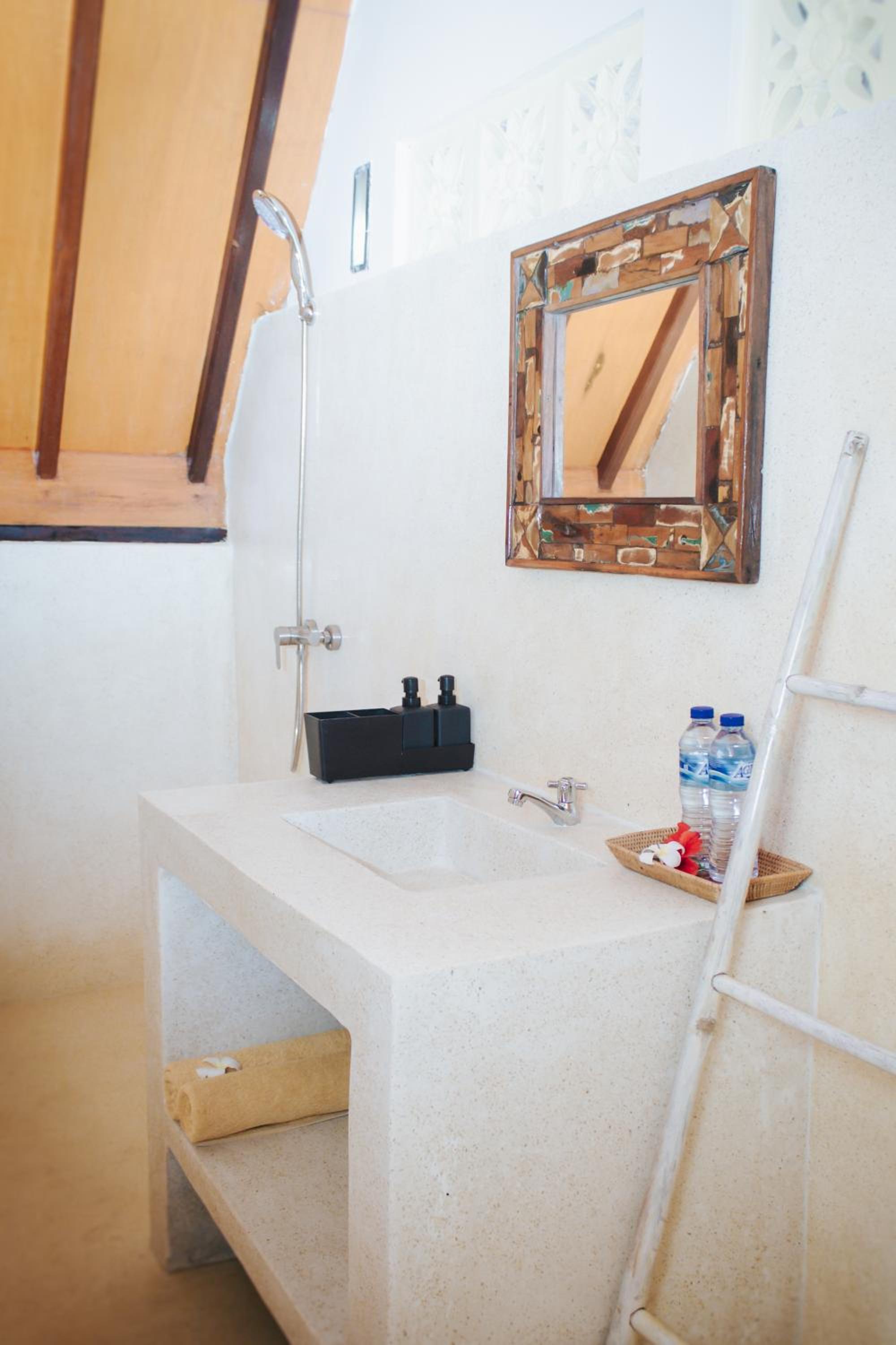 Standard Bungalow with Air Conditioning - Photo 8