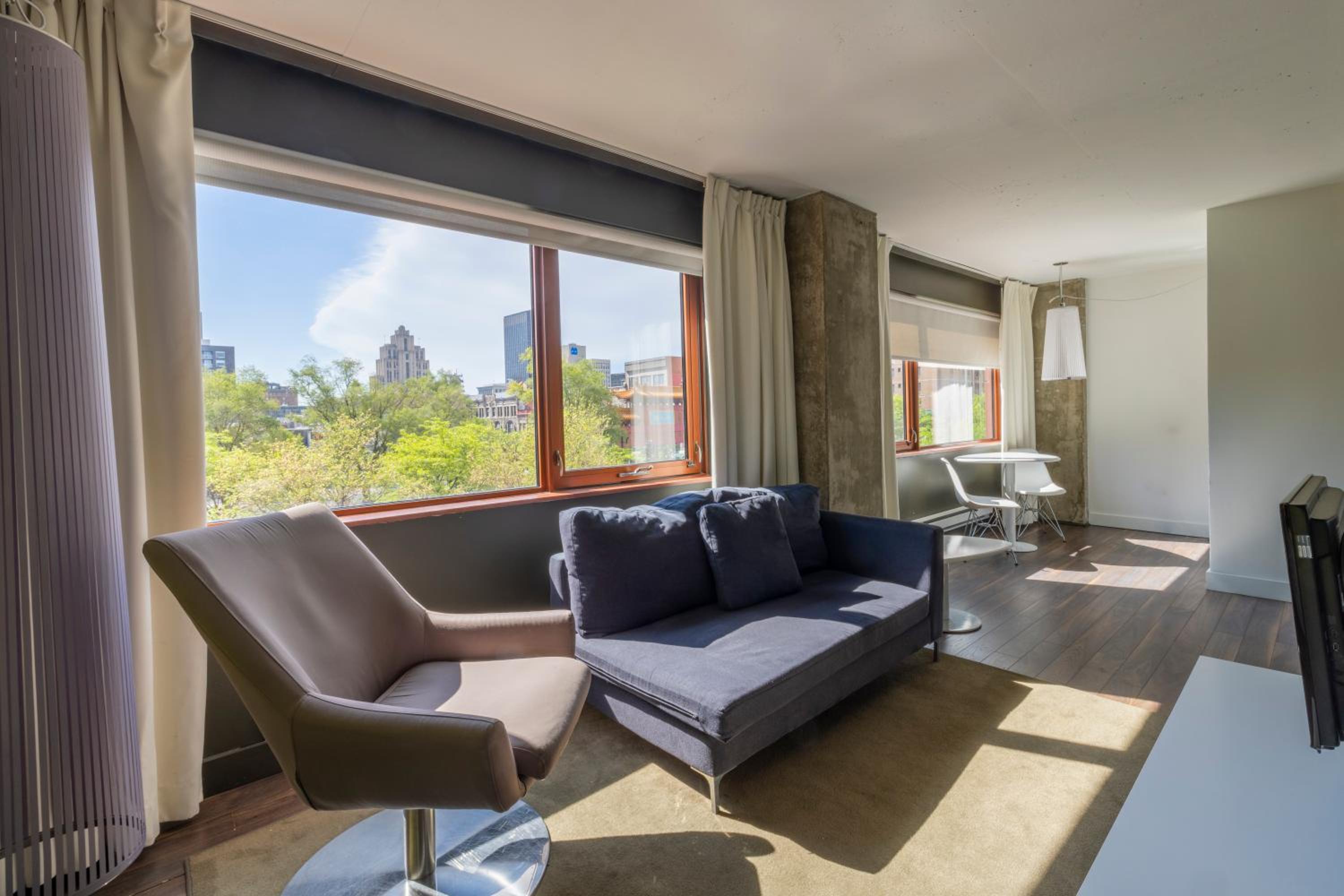 Two-Bedroom Queen Suite