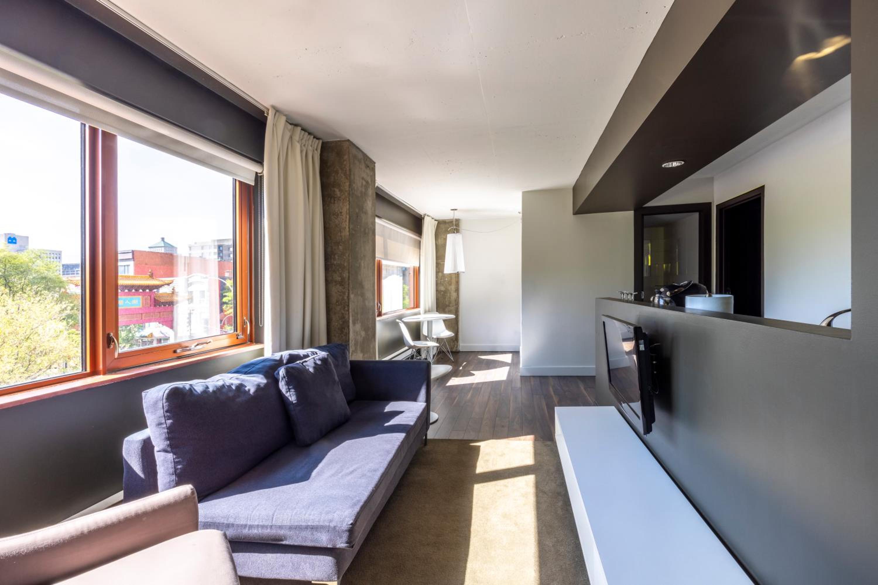 Two-Bedroom Queen Suite