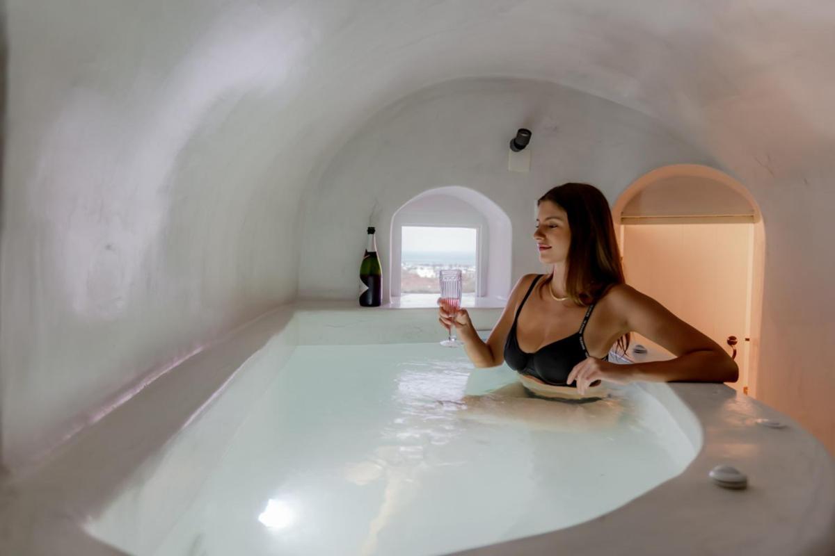 Castle Sea View Suite with indoor Jacuzzi photo 2