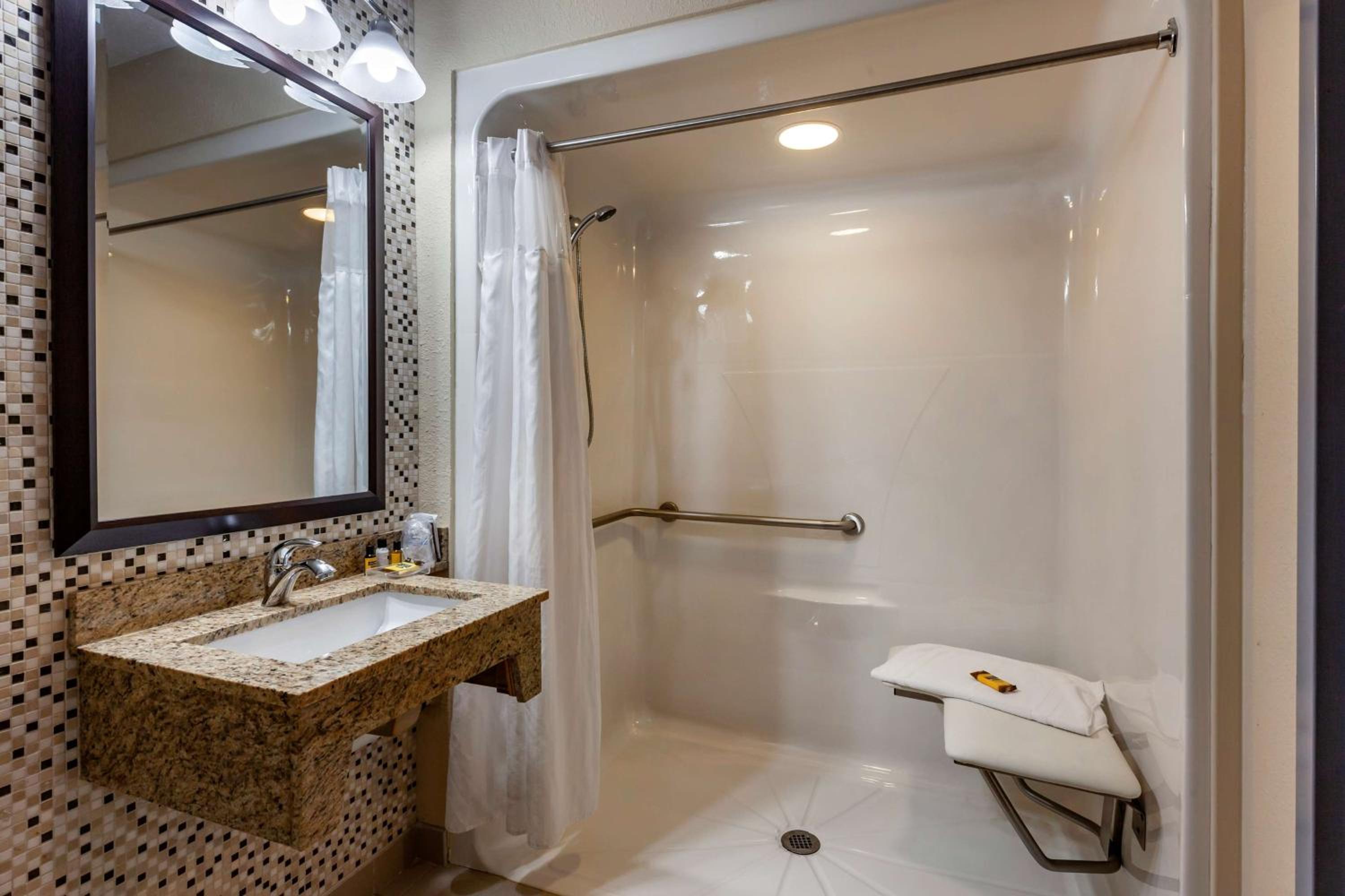 Best Western Plus Woodstock Inn & Suites, Photo 4