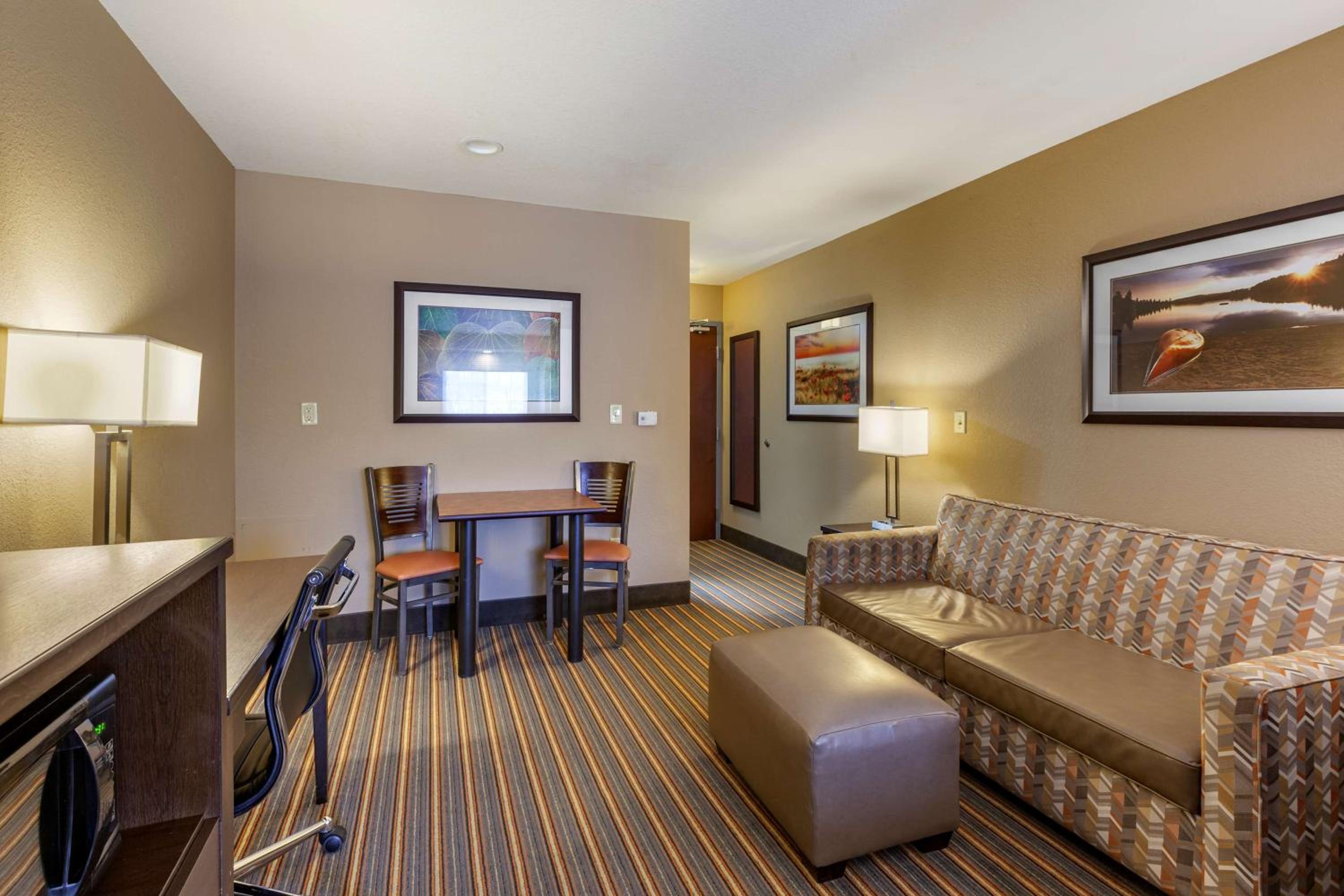Junior King Suite with Sofa Bed - Non-Smoking