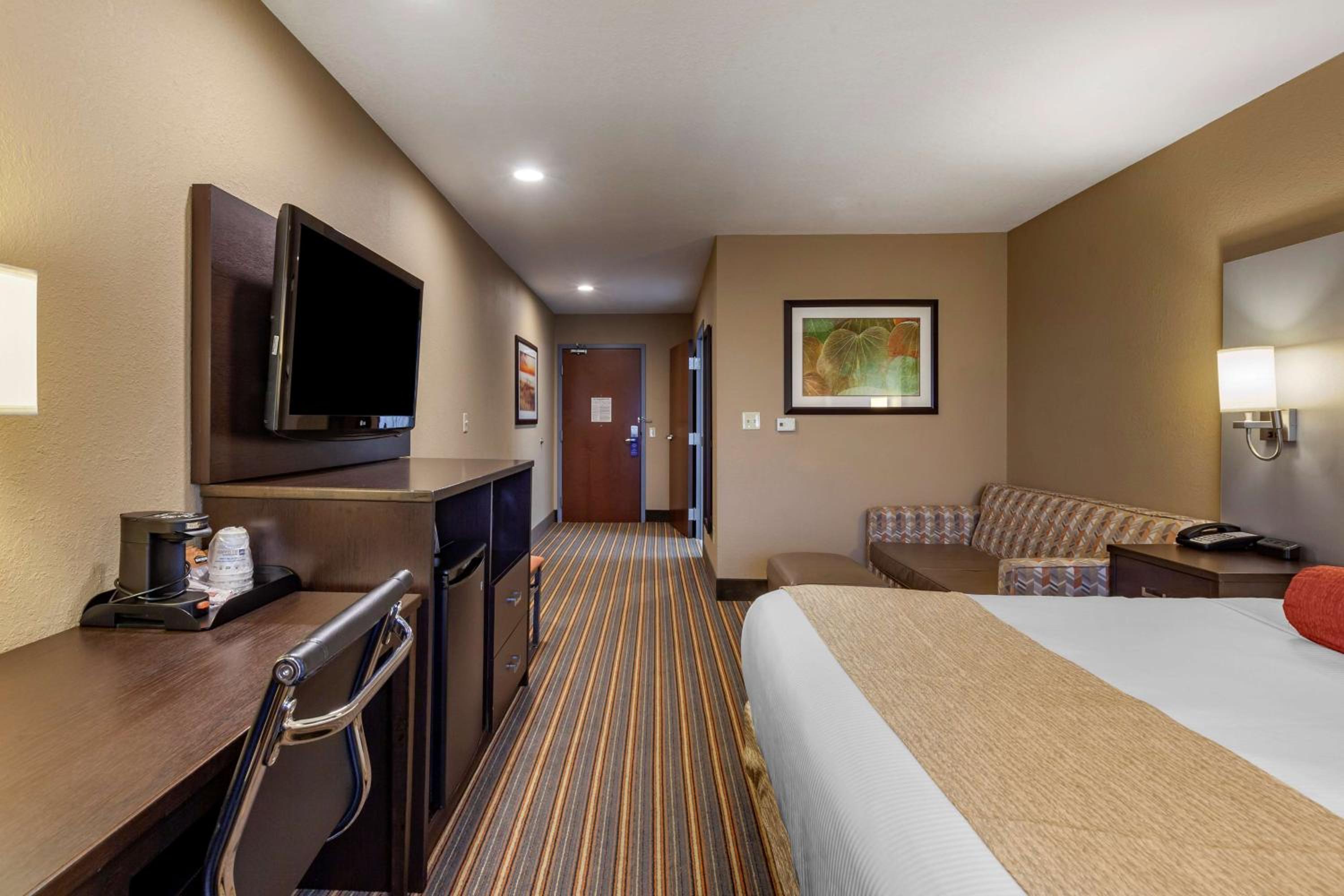 King Room with Roll-in Shower - Disability Access/Non-Smoking