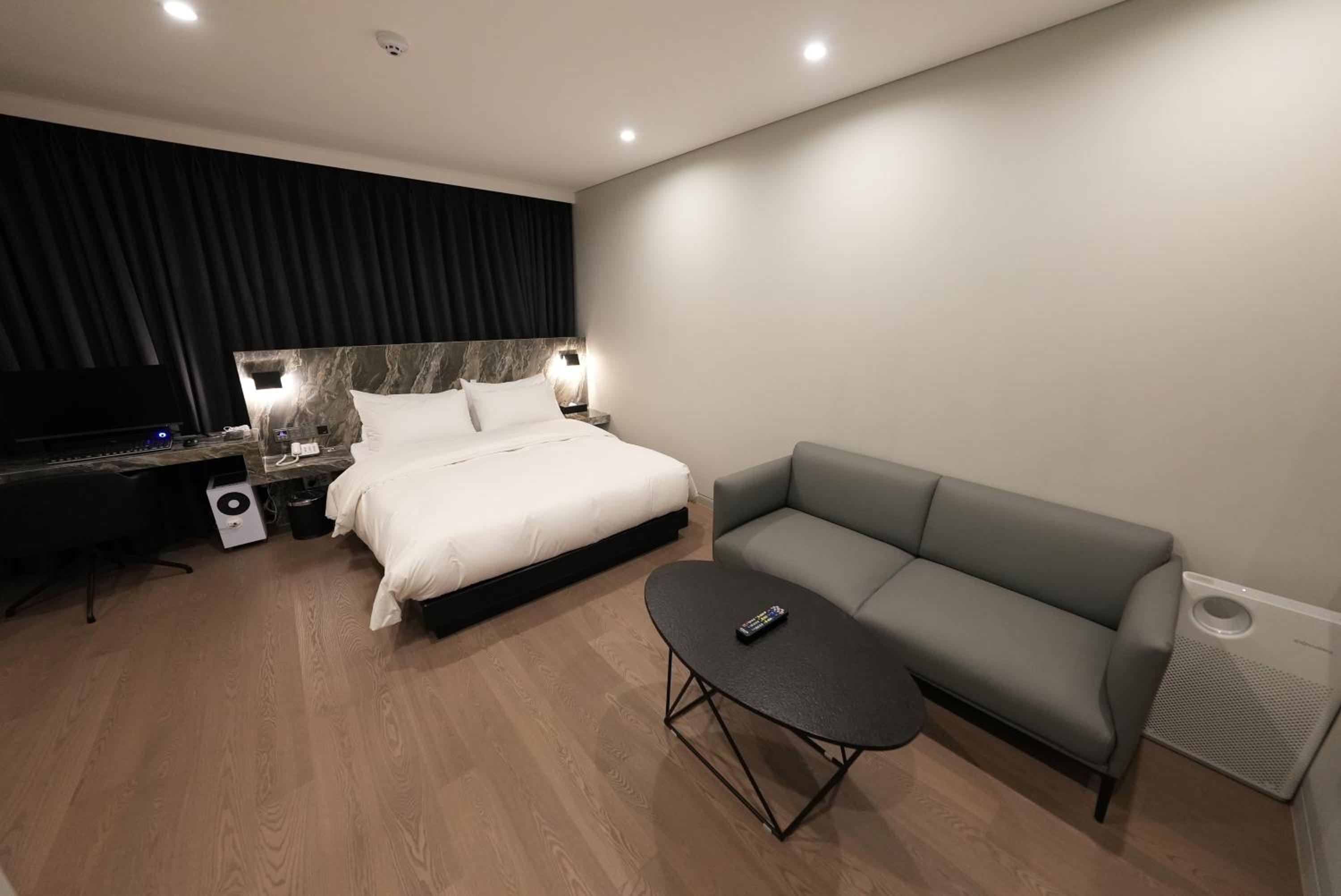 Deluxe Room - Photo 27