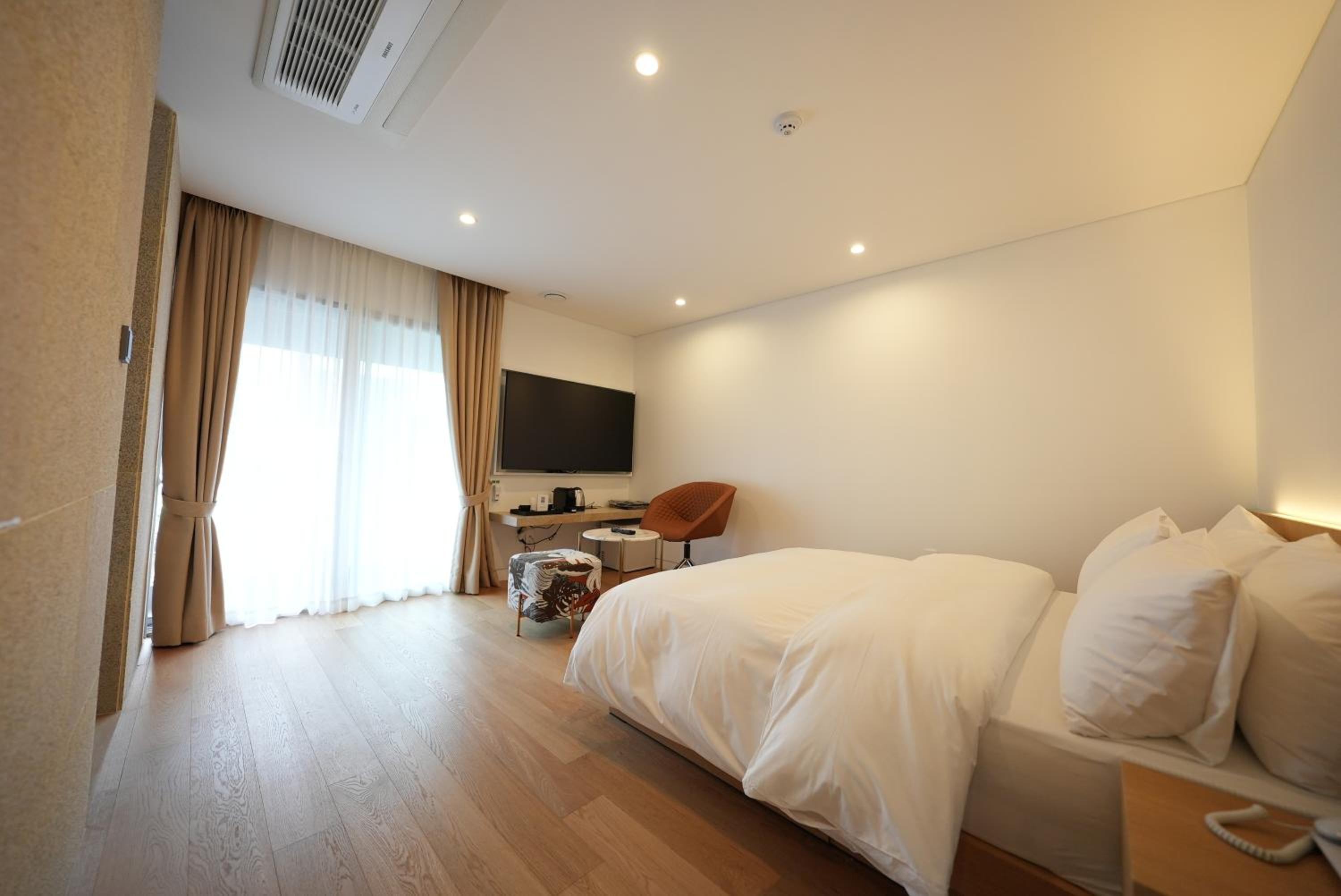 Deluxe Room - Photo 4