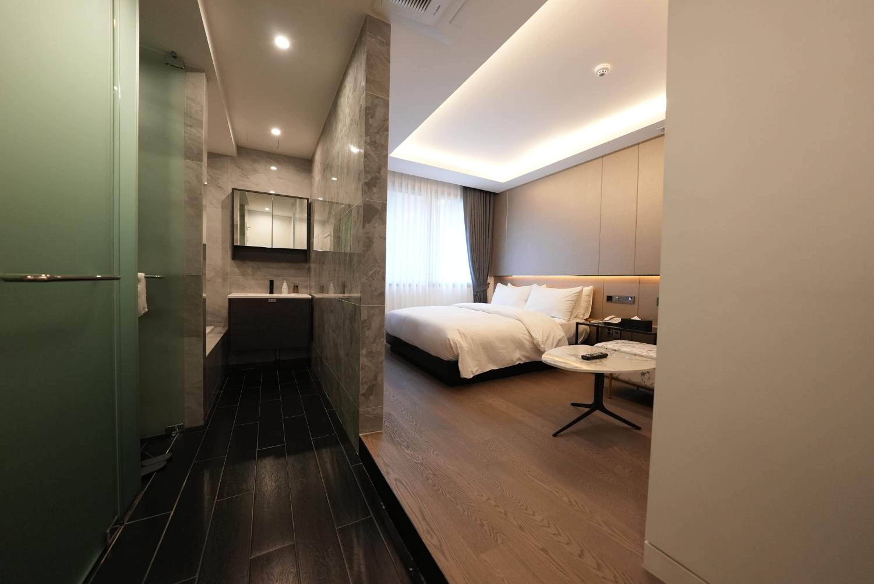 Deluxe Room - Photo 8