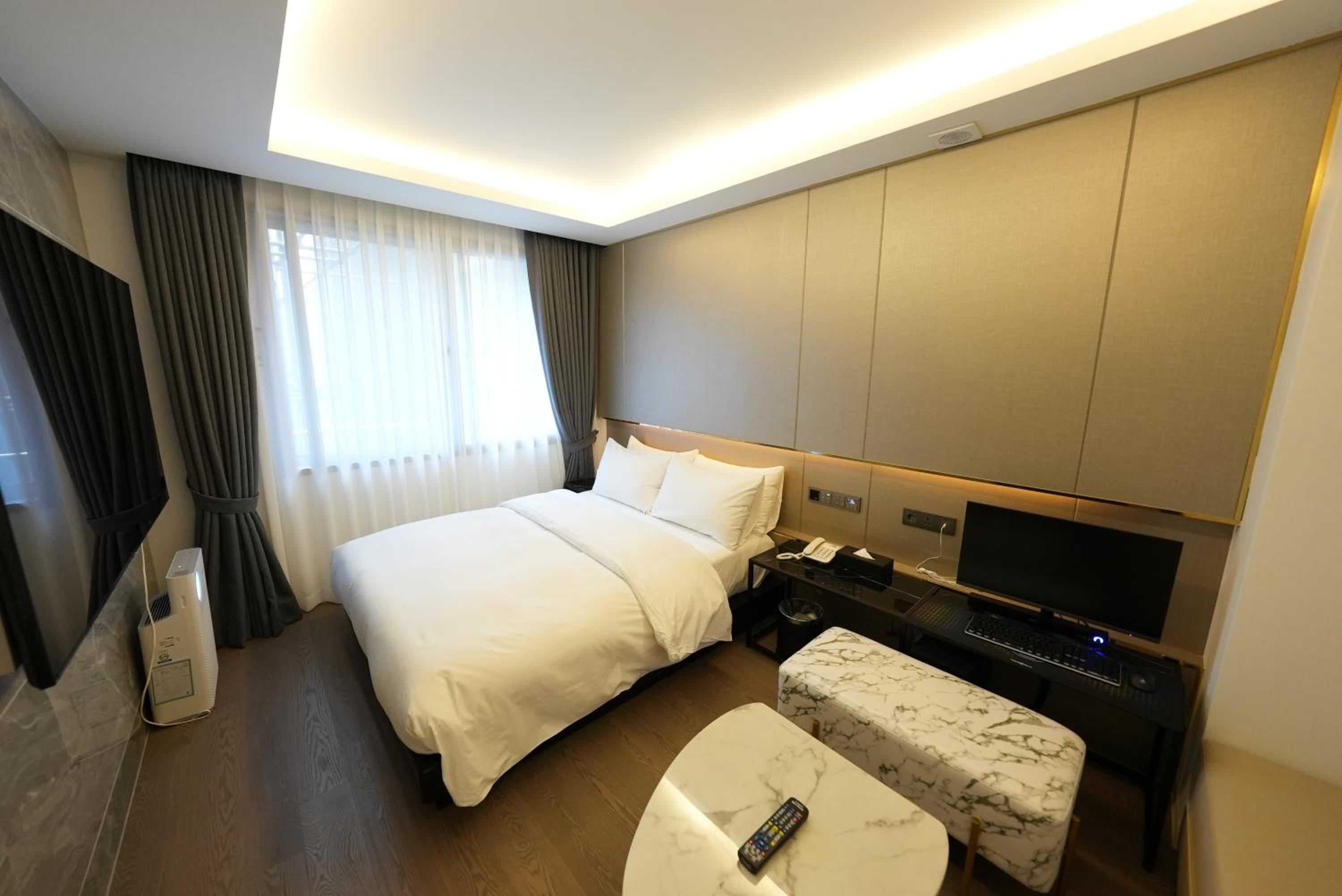 Deluxe Room - Photo 7
