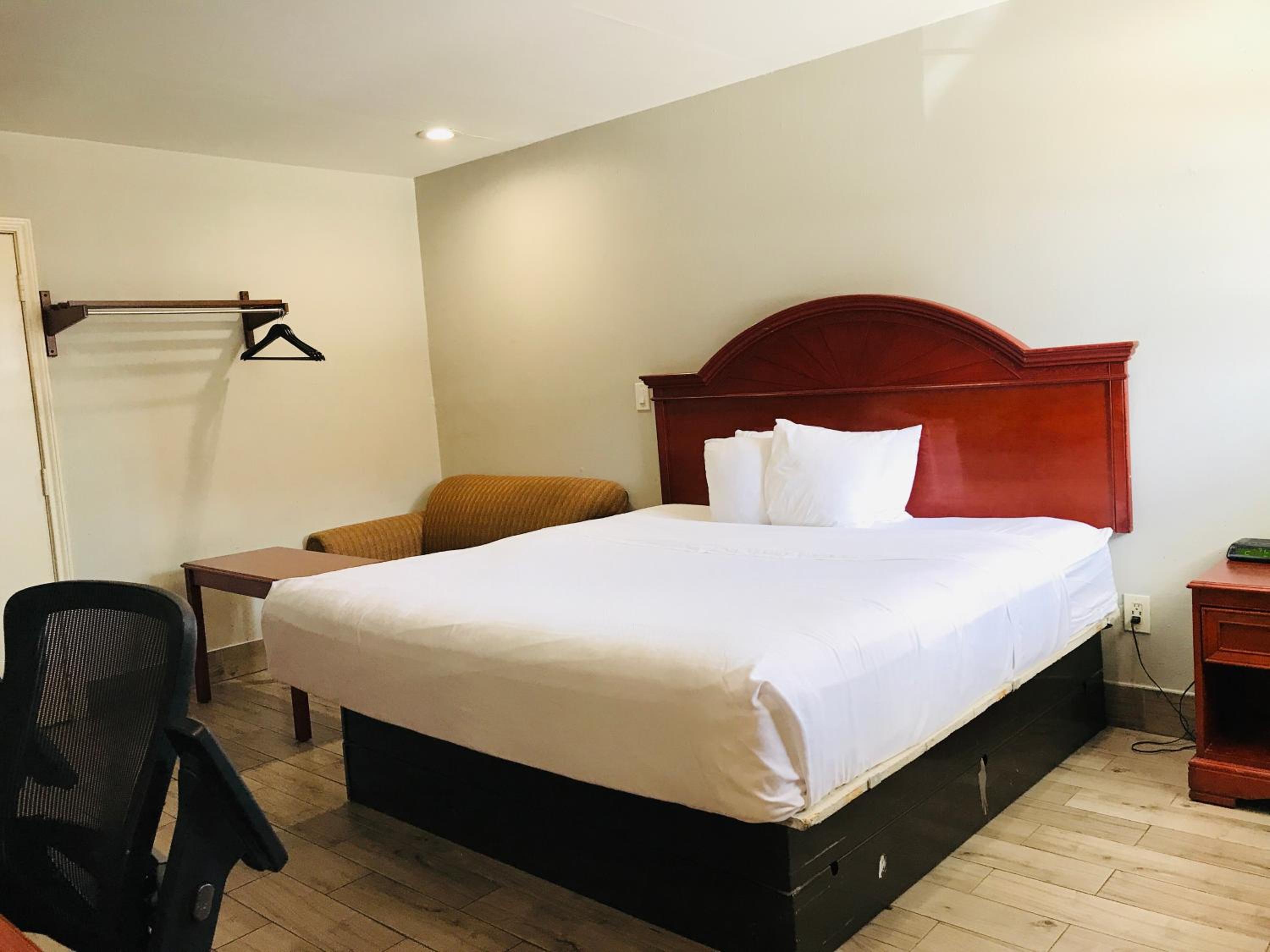 King Room - Non-Smoking