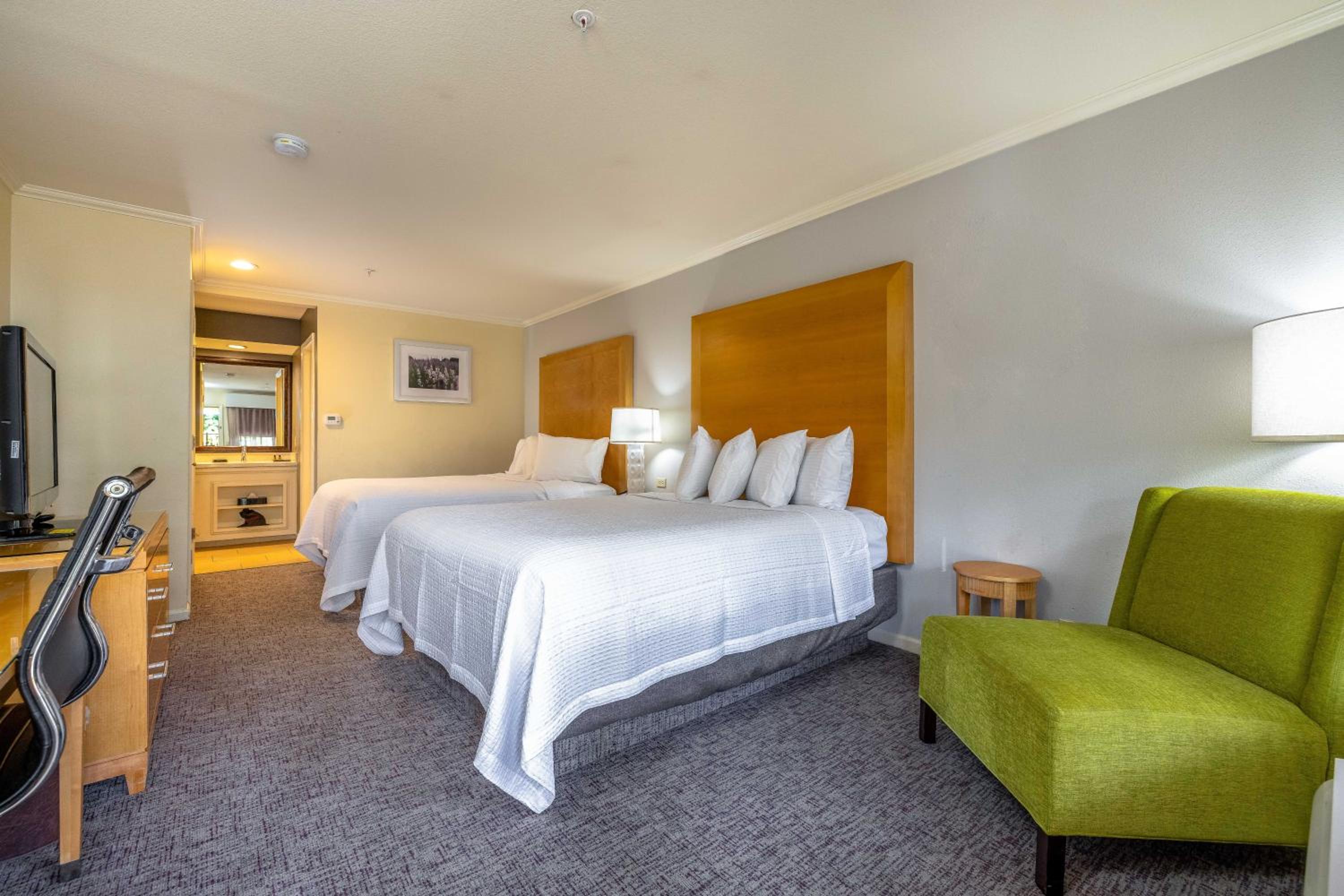Queen Room with Two Queen Beds - Non-Smoking - Photo 1