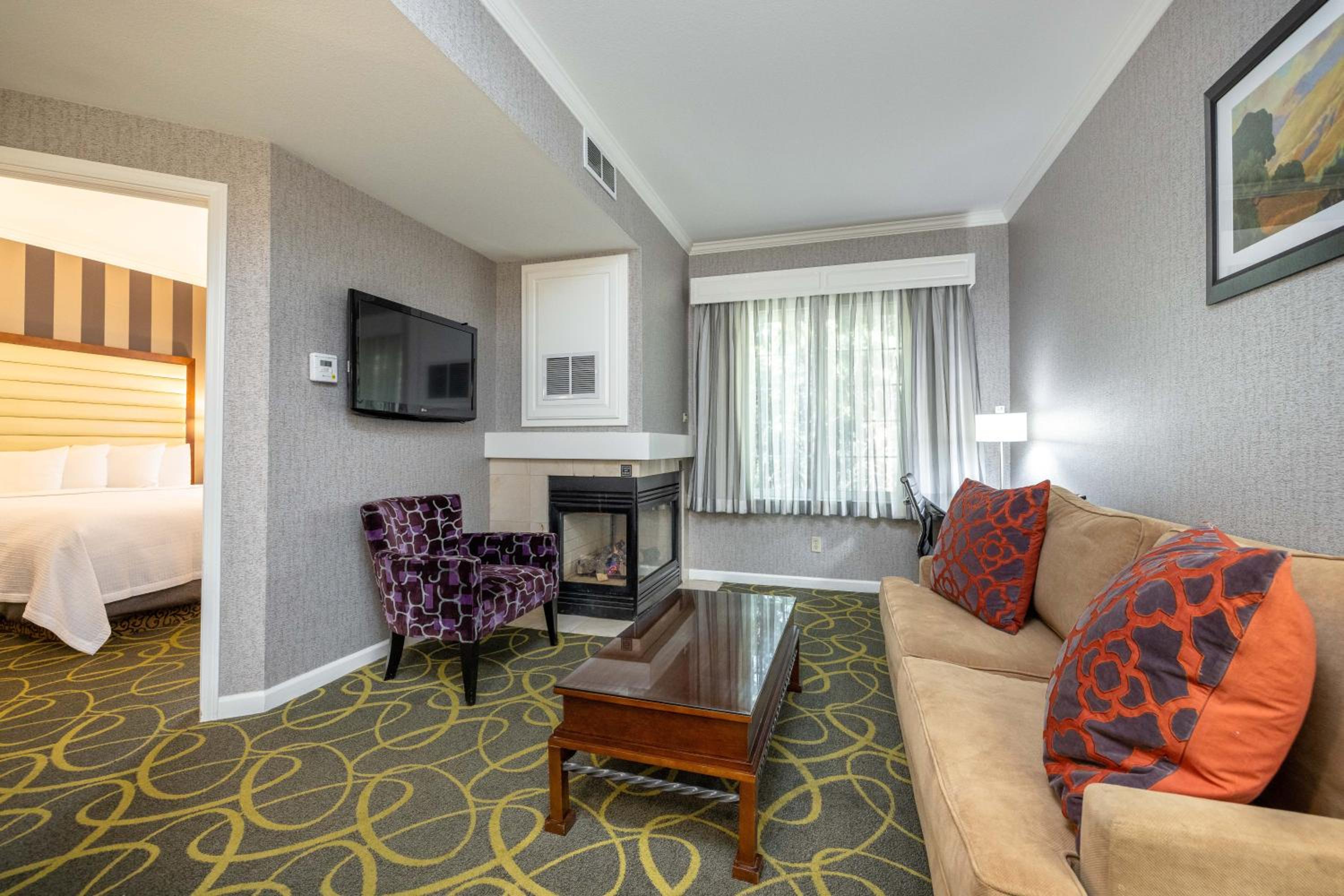 King Suite with Fireplace - Non-Smoking - Photo 2